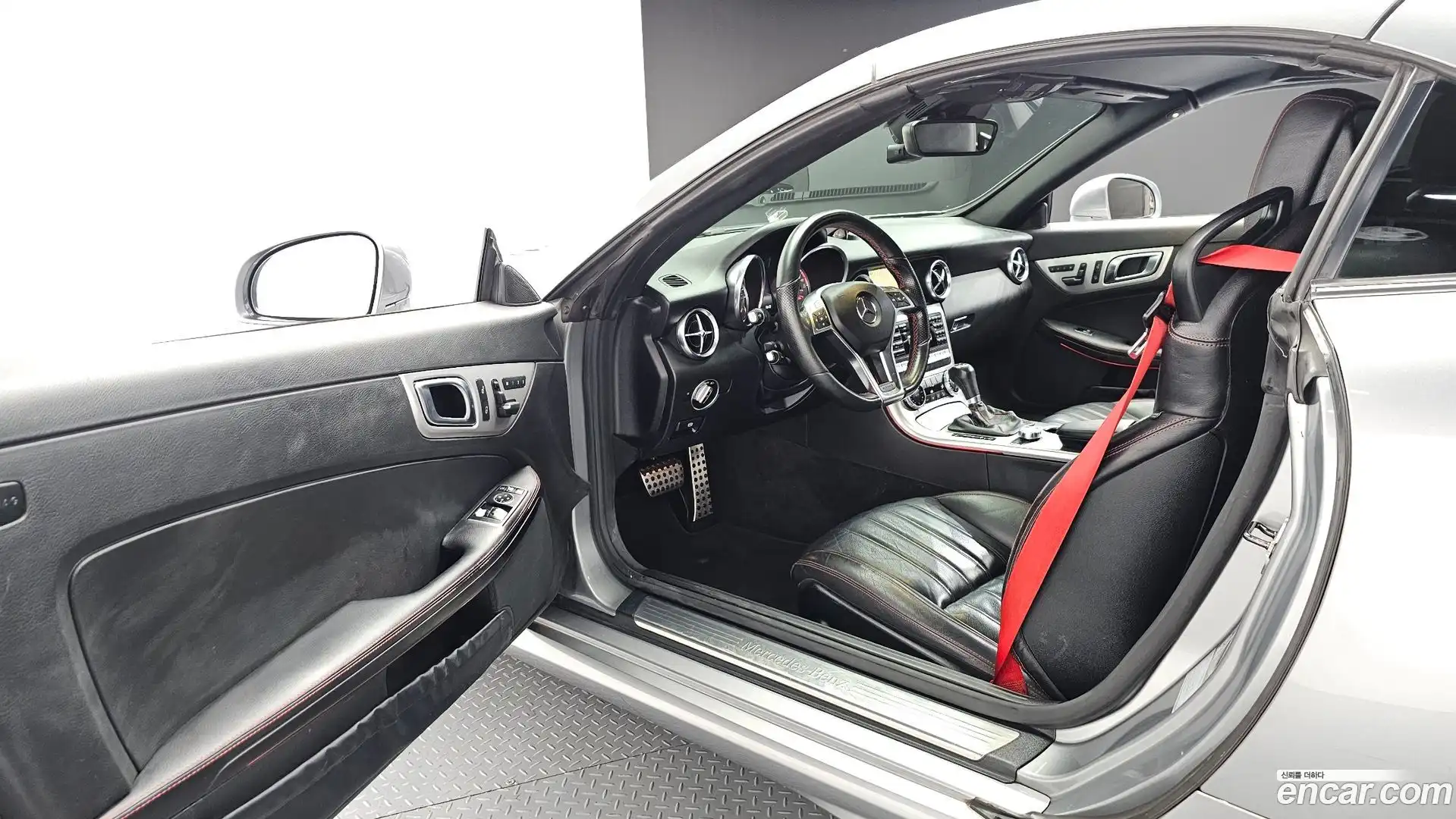 SLK-Class Mercedes-Benz 2014.10-INNER-010