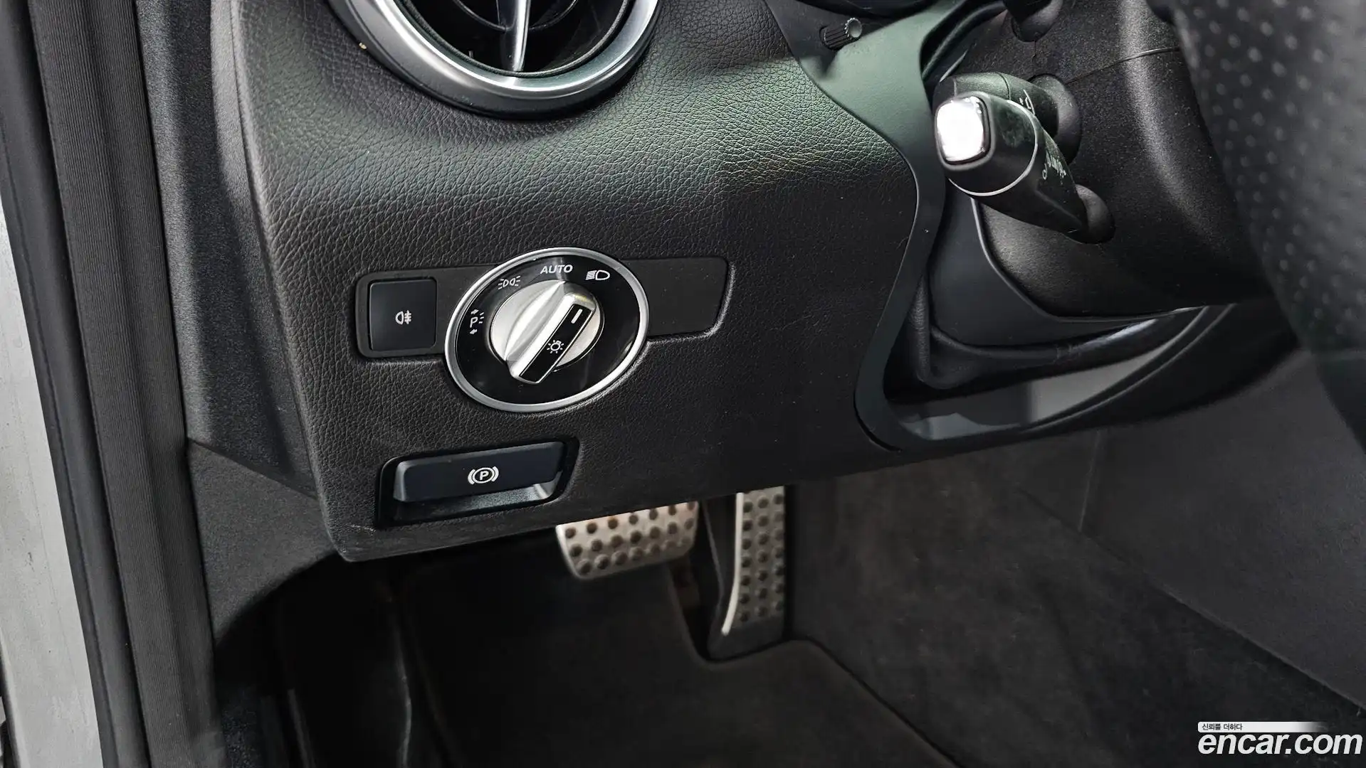 SLK-Class Mercedes-Benz 2014.10-OPTION-021