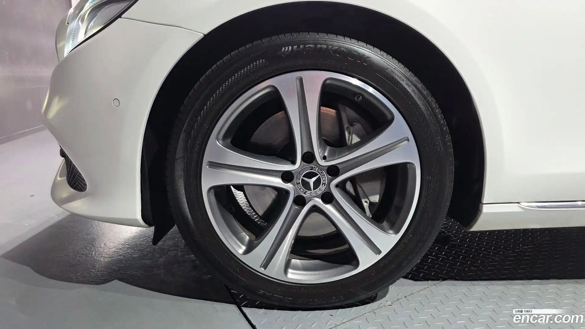E-Class Mercedes-Benz 2018.6-OUTER-005