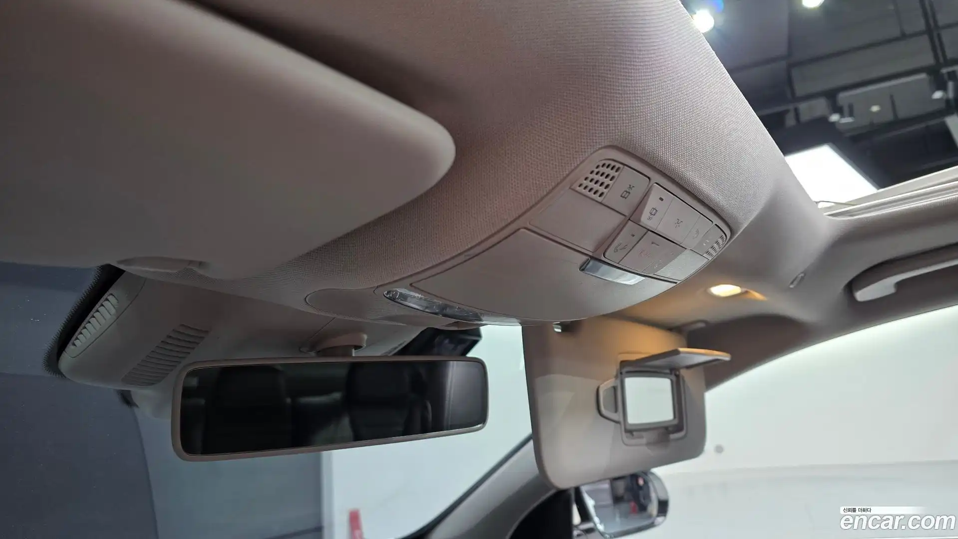 E-Class Mercedes-Benz 2018.6-OPTION-022