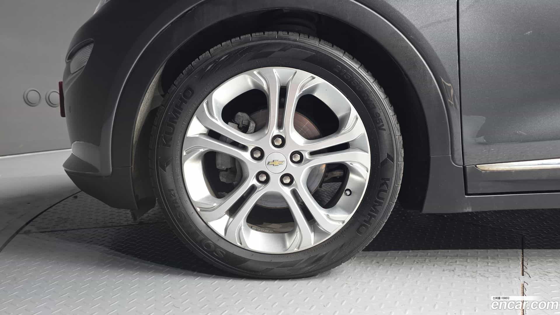 Bolt EV Chevrolet 2018.8-OUTER-005