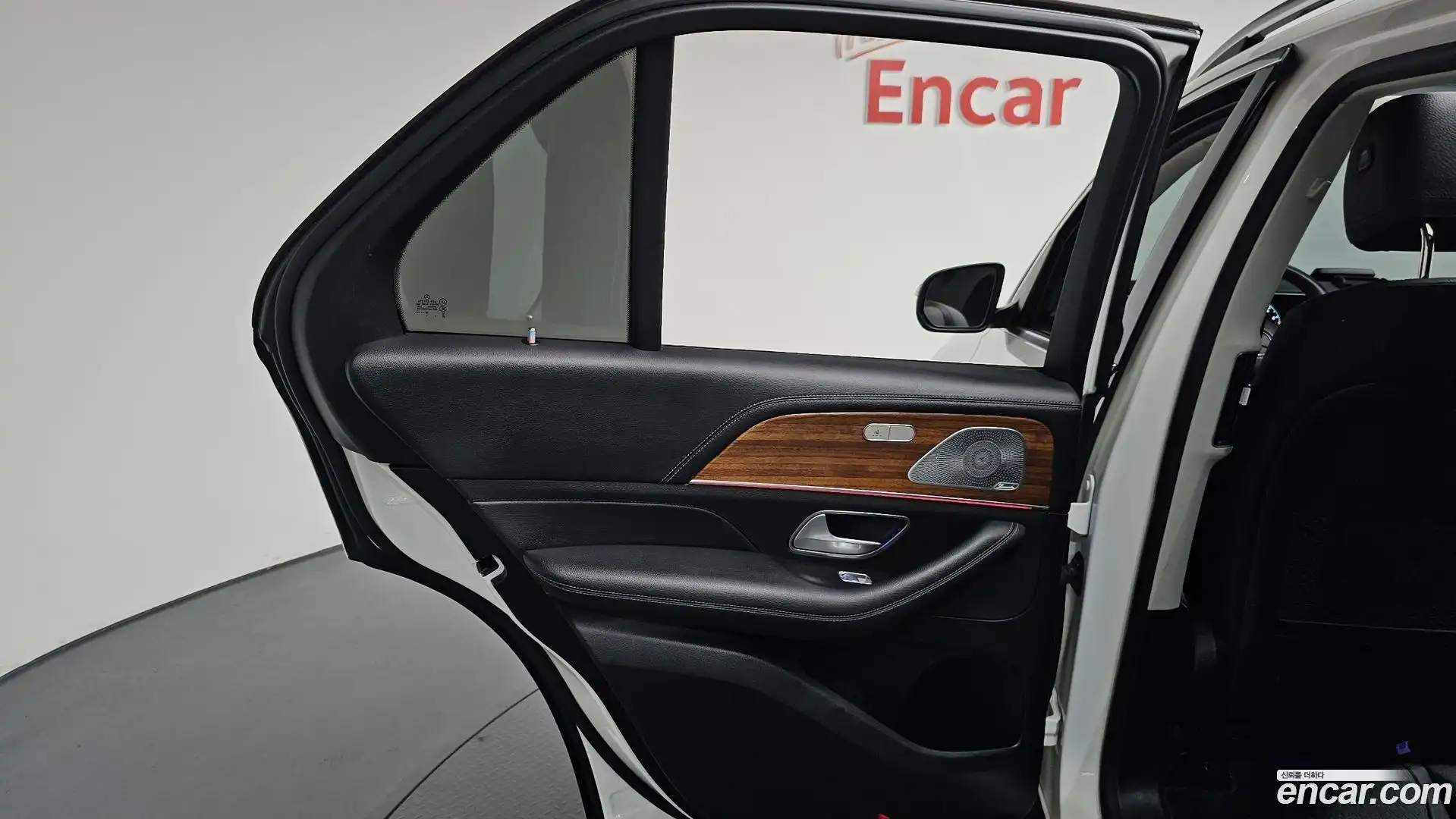 GLE-Class Mercedes-Benz 2021.3-INNER-035