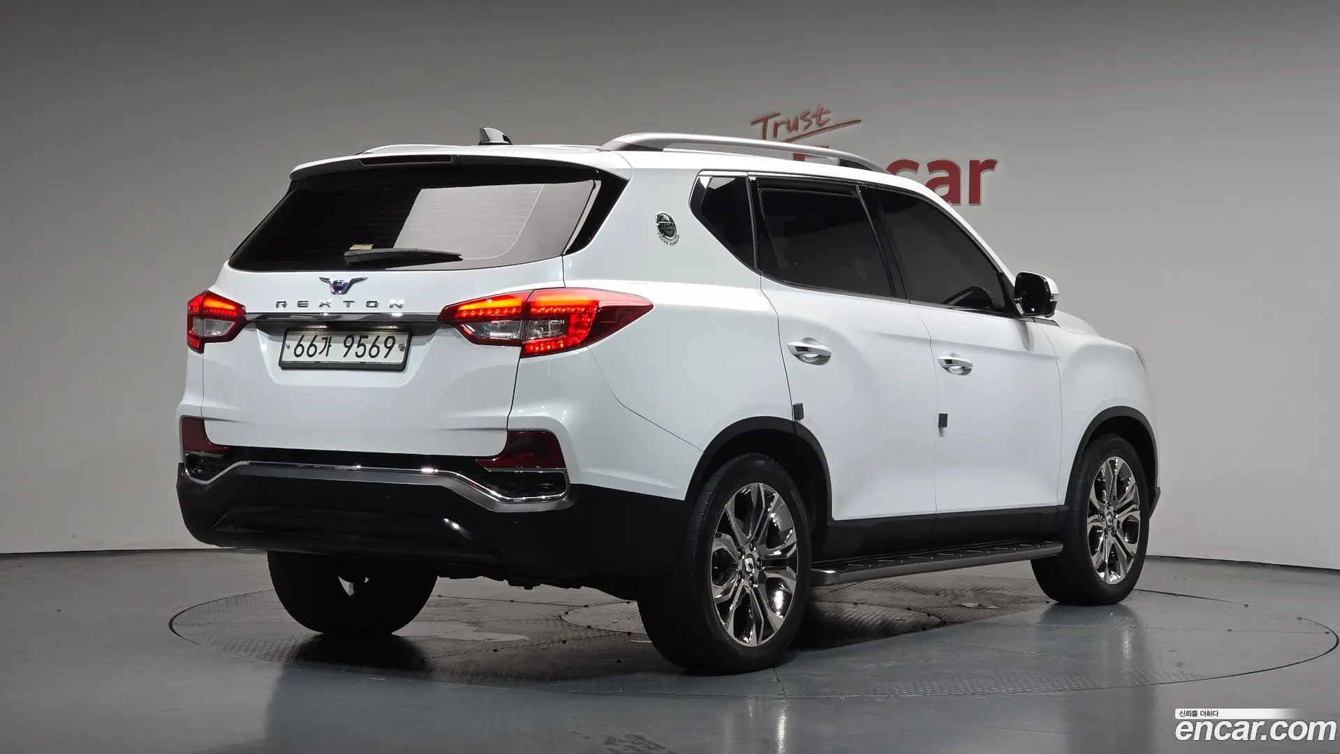 Main__Slider__Photo:Rexton KG Mobility 2018.4-1