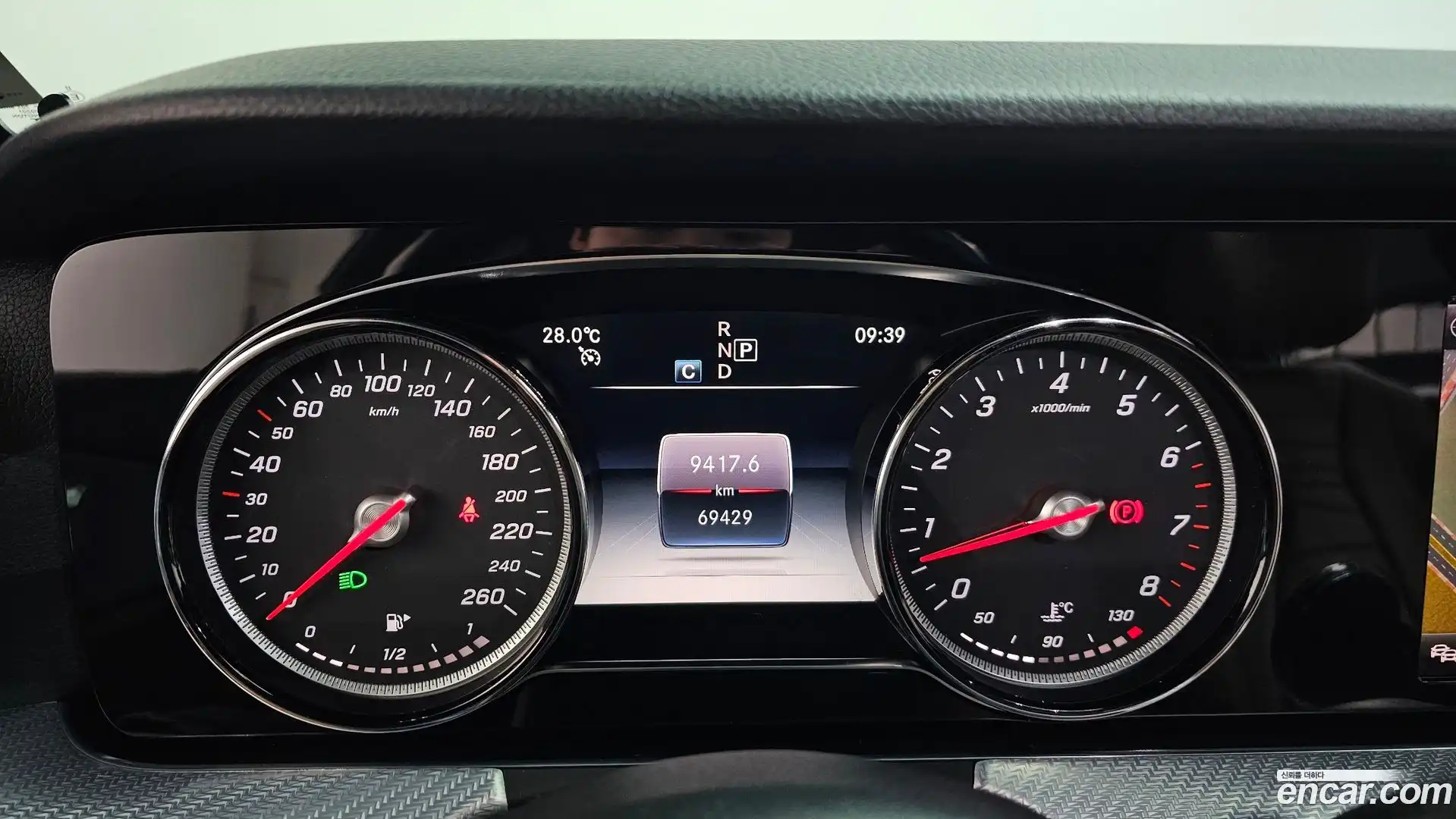 E-Class Mercedes-Benz 2019.10-INNER-008