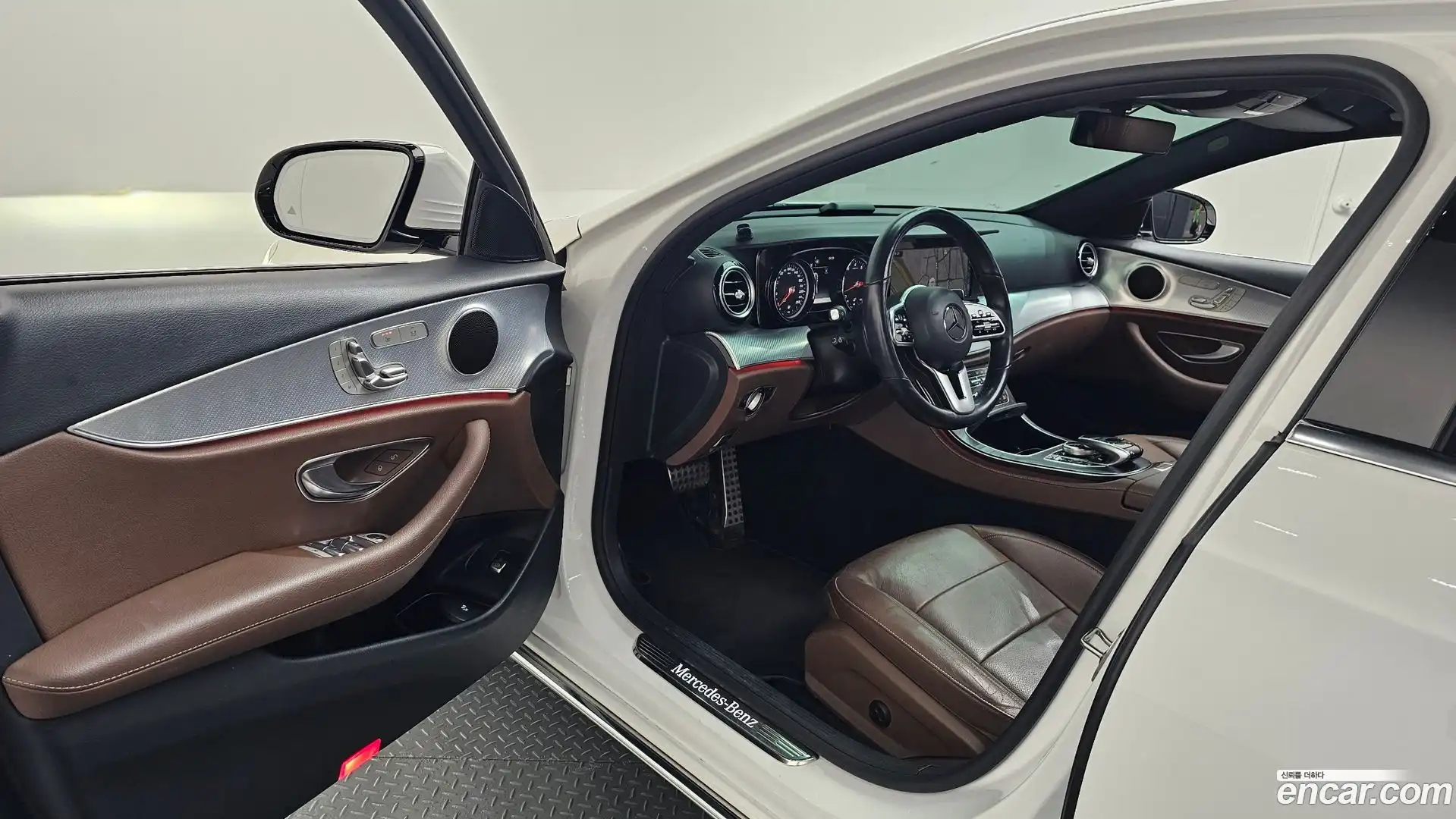 E-Class Mercedes-Benz 2019.10-INNER-010