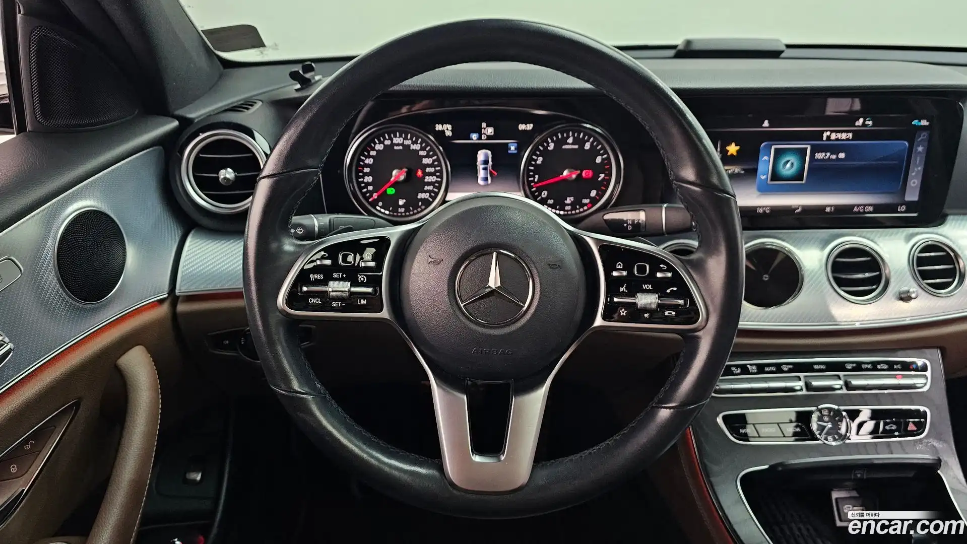 E-Class Mercedes-Benz 2019.10-OPTION-017
