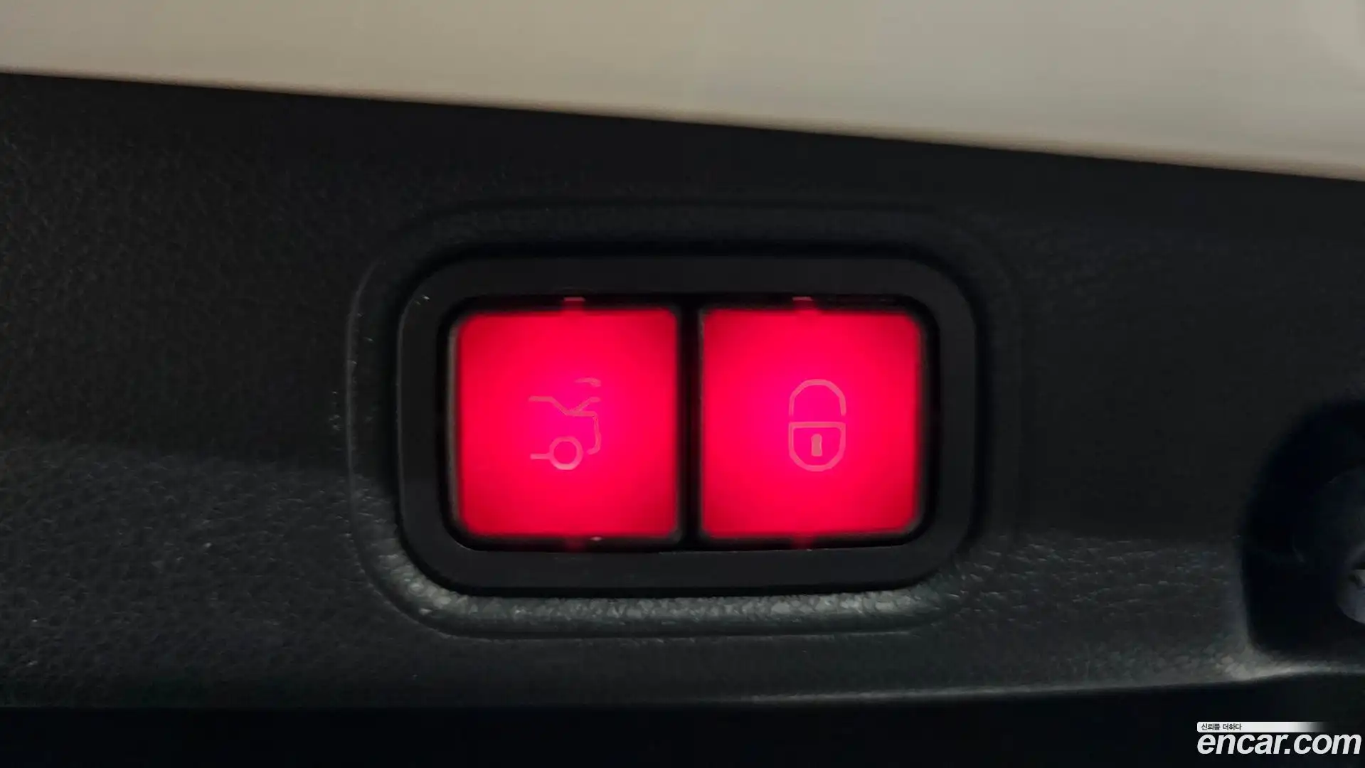E-Class Mercedes-Benz 2019.10-OPTION-021