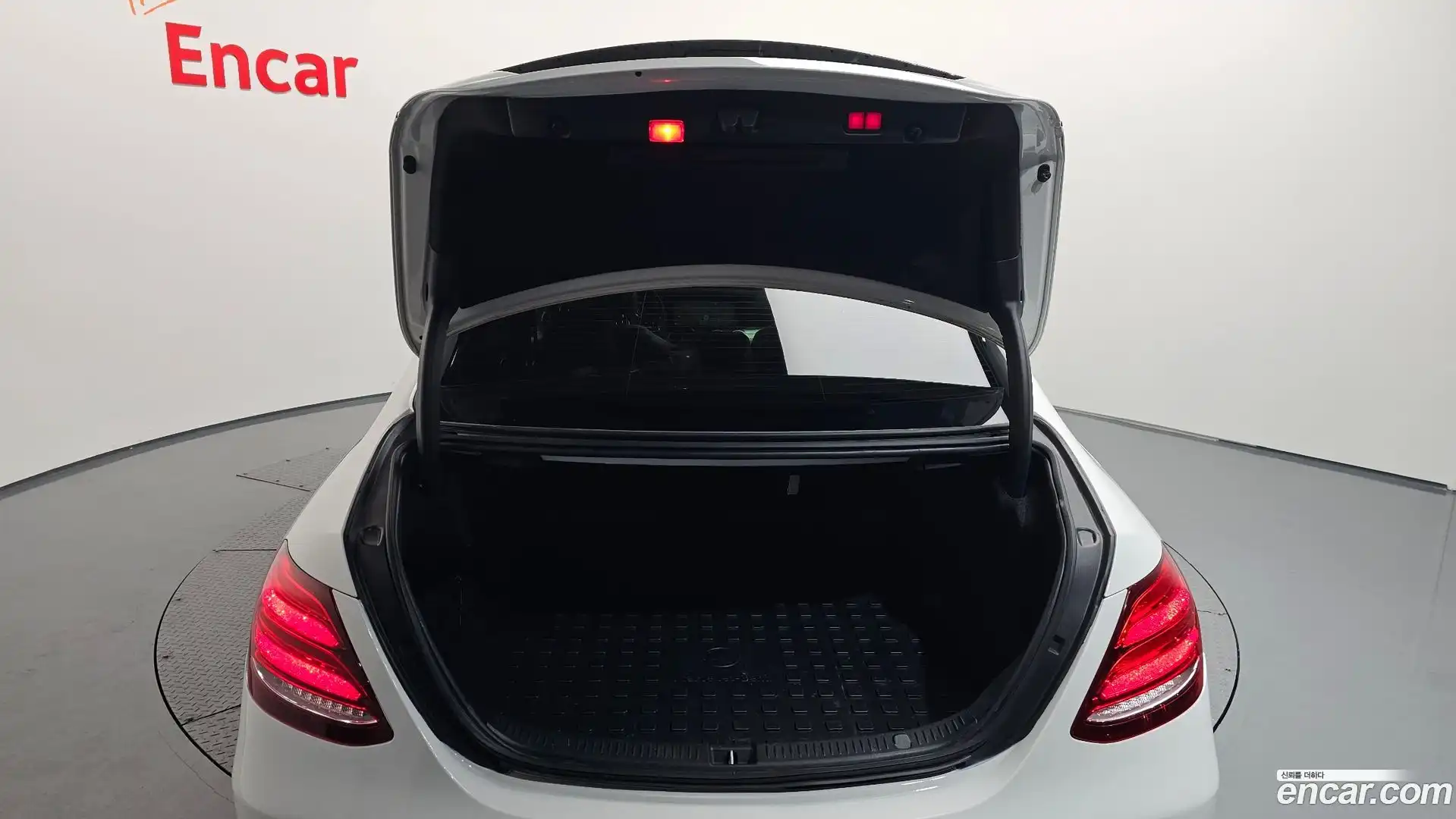 E-Class Mercedes-Benz 2019.10-OPTION-022