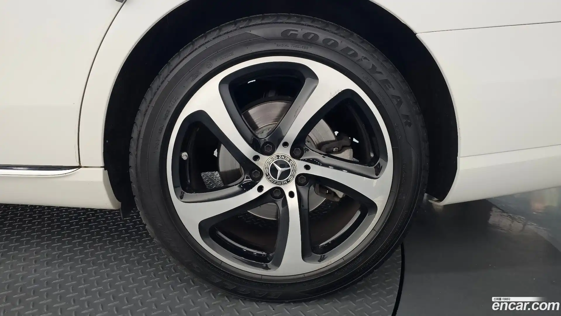 E-Class Mercedes-Benz 2019.10-OUTER-031