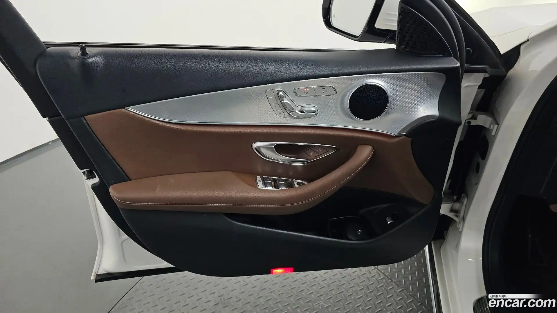 E-Class Mercedes-Benz 2019.10-INNER-034
