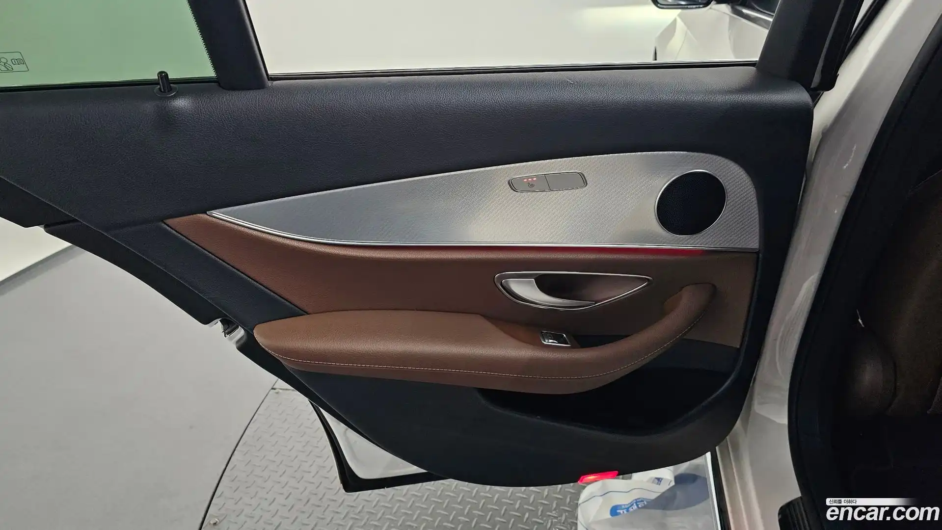 E-Class Mercedes-Benz 2019.10-INNER-035