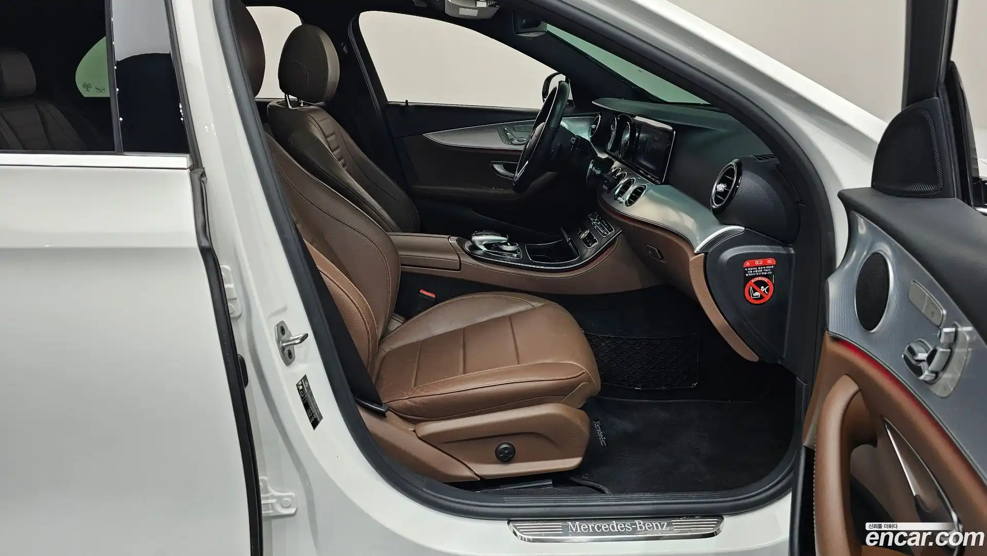 E-Class Mercedes-Benz 2019.10-INNER-036