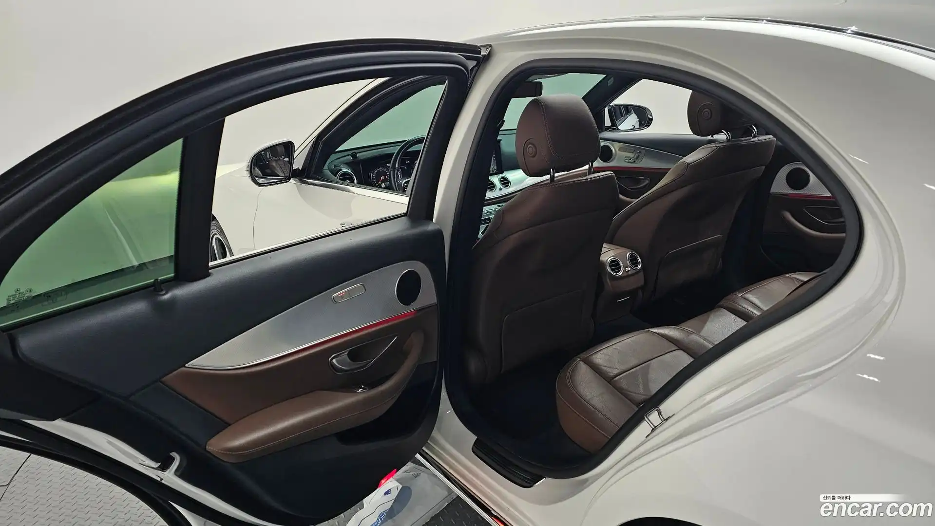 E-Class Mercedes-Benz 2019.10-OPTION-040