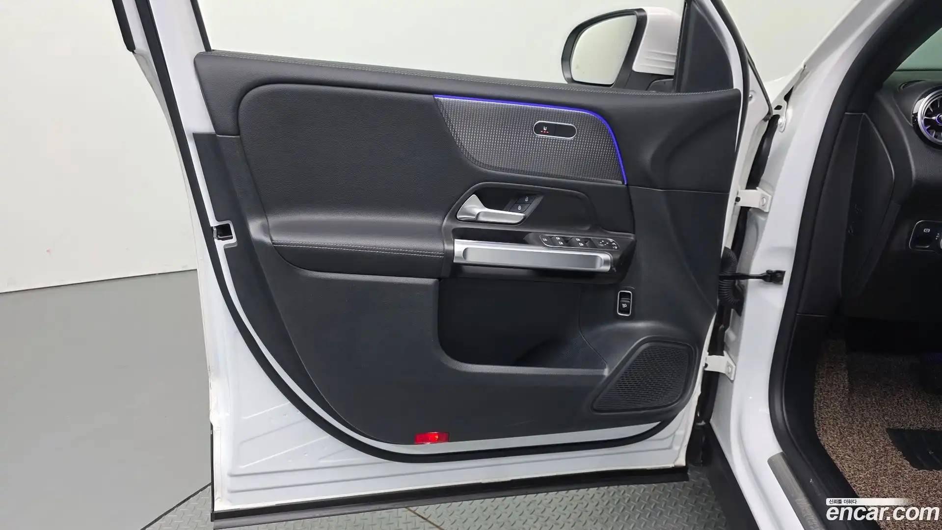 GLB-Class Mercedes-Benz 2022.7-INNER-034