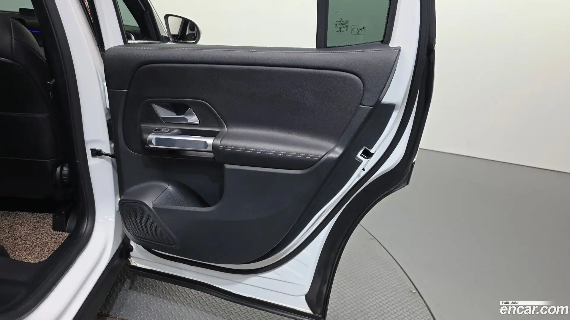 GLB-Class Mercedes-Benz 2022.7-INNER-035