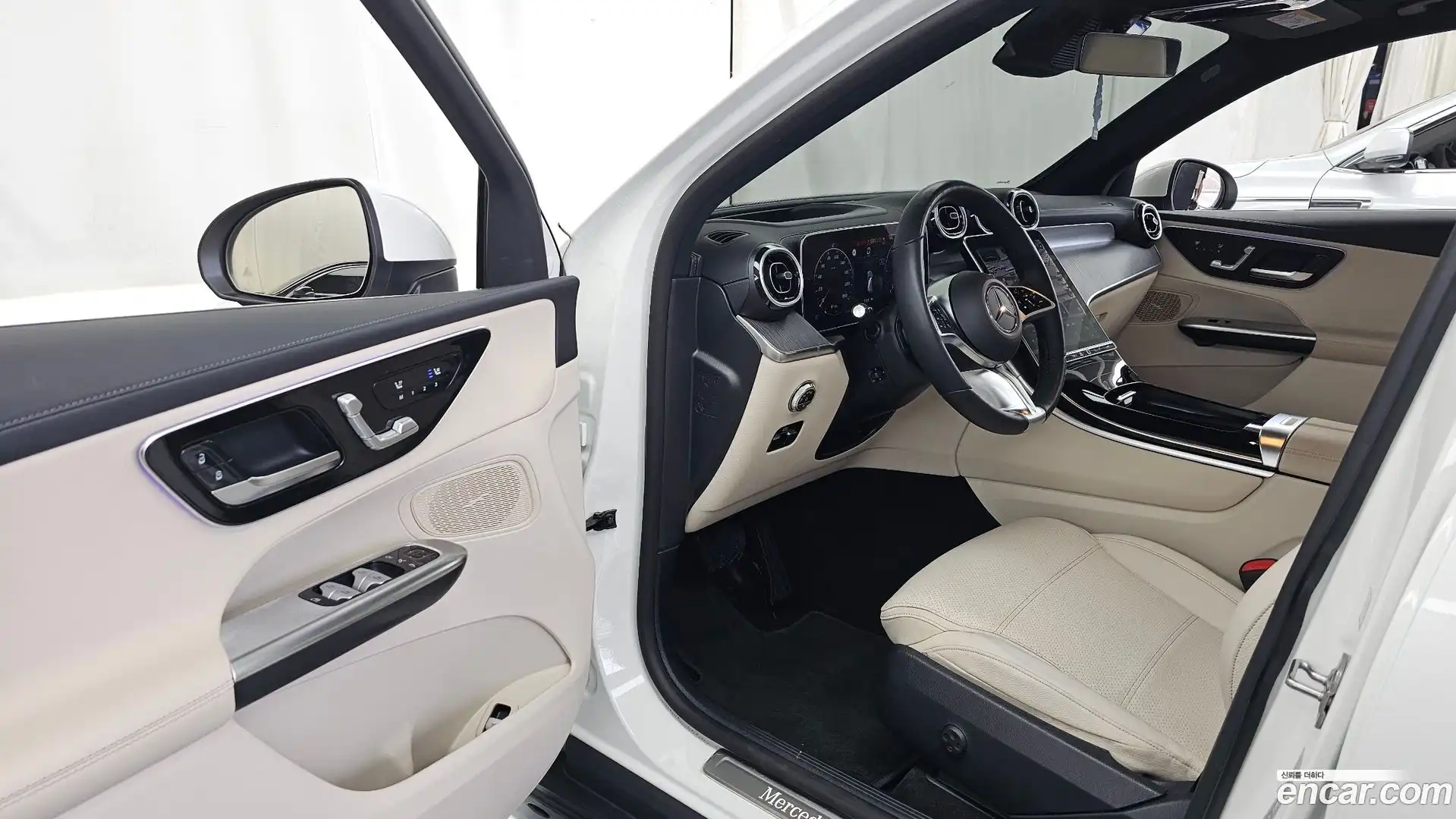 GLC-Class Mercedes-Benz 2024.3-INNER-010