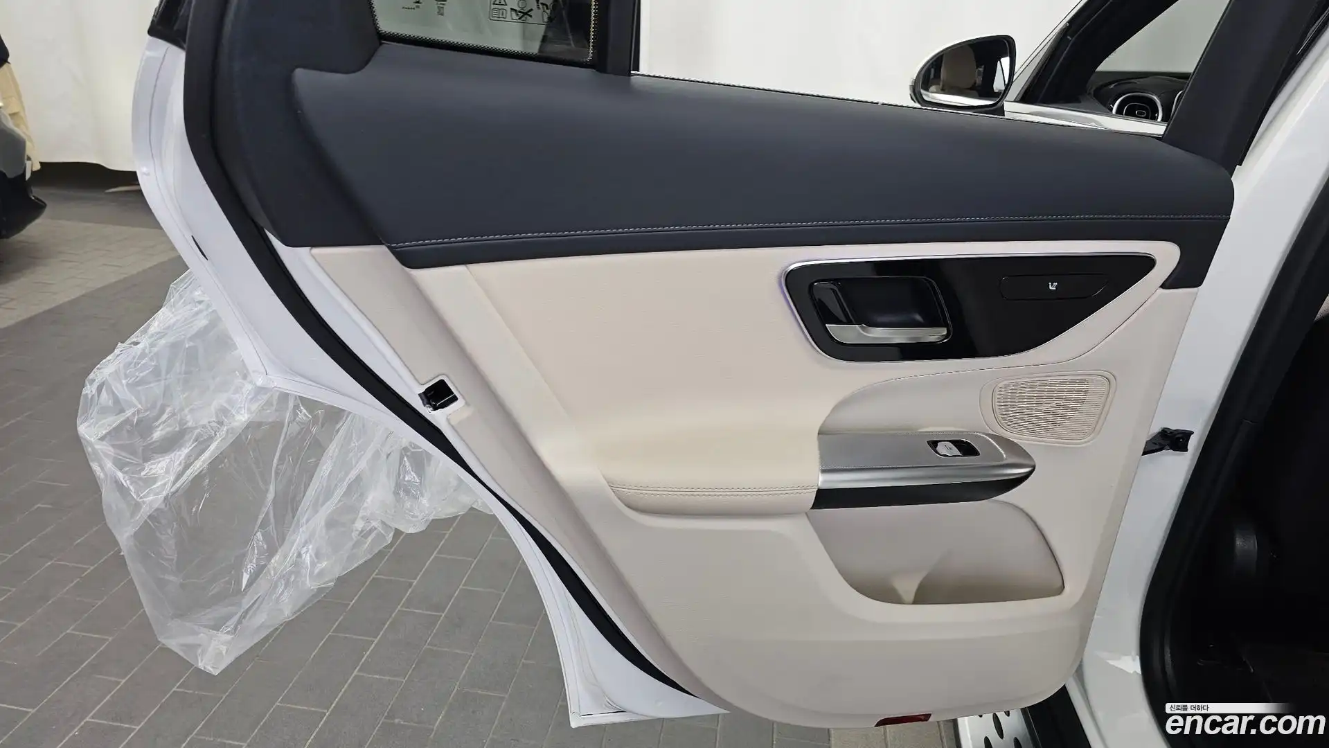 GLC-Class Mercedes-Benz 2024.3-INNER-035