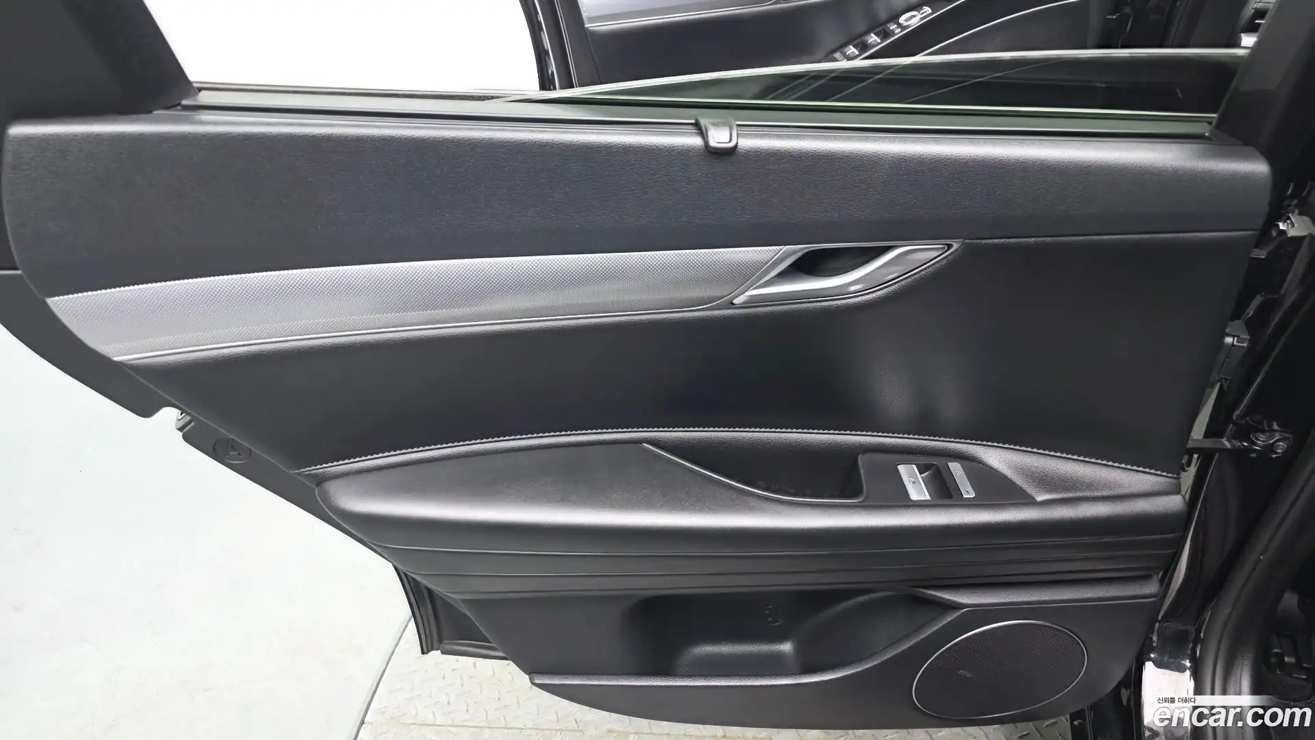 G80 Genesis 2021.3-INNER-035