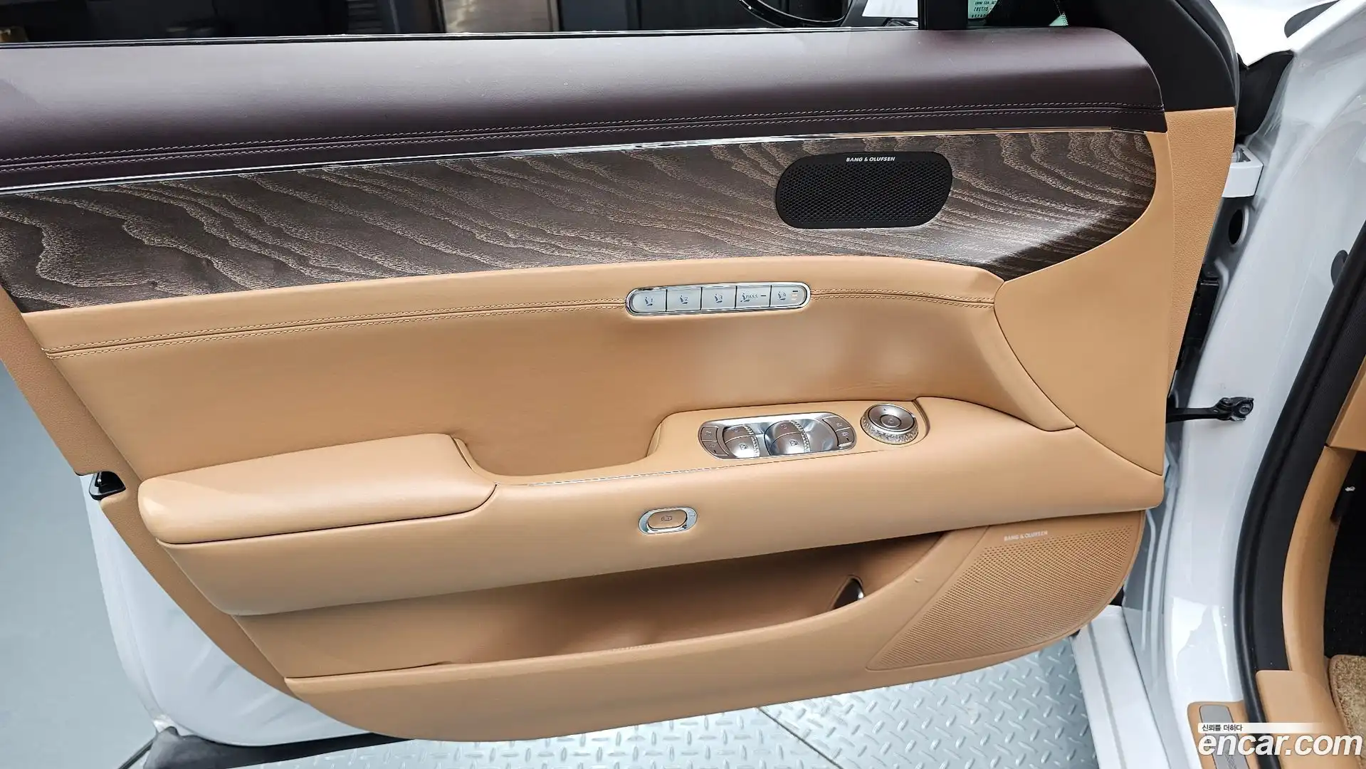 G90 Genesis 2022.2-INNER-034