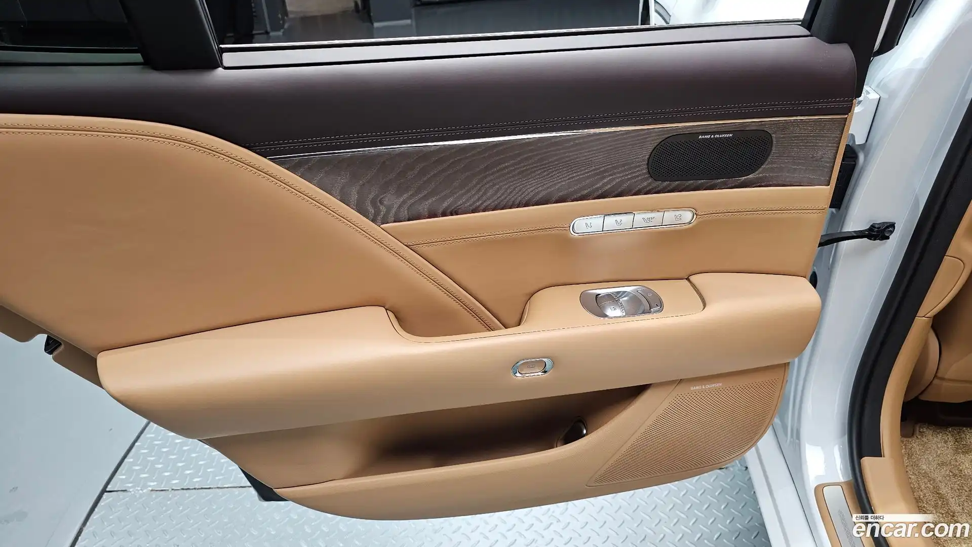 G90 Genesis 2022.2-INNER-035