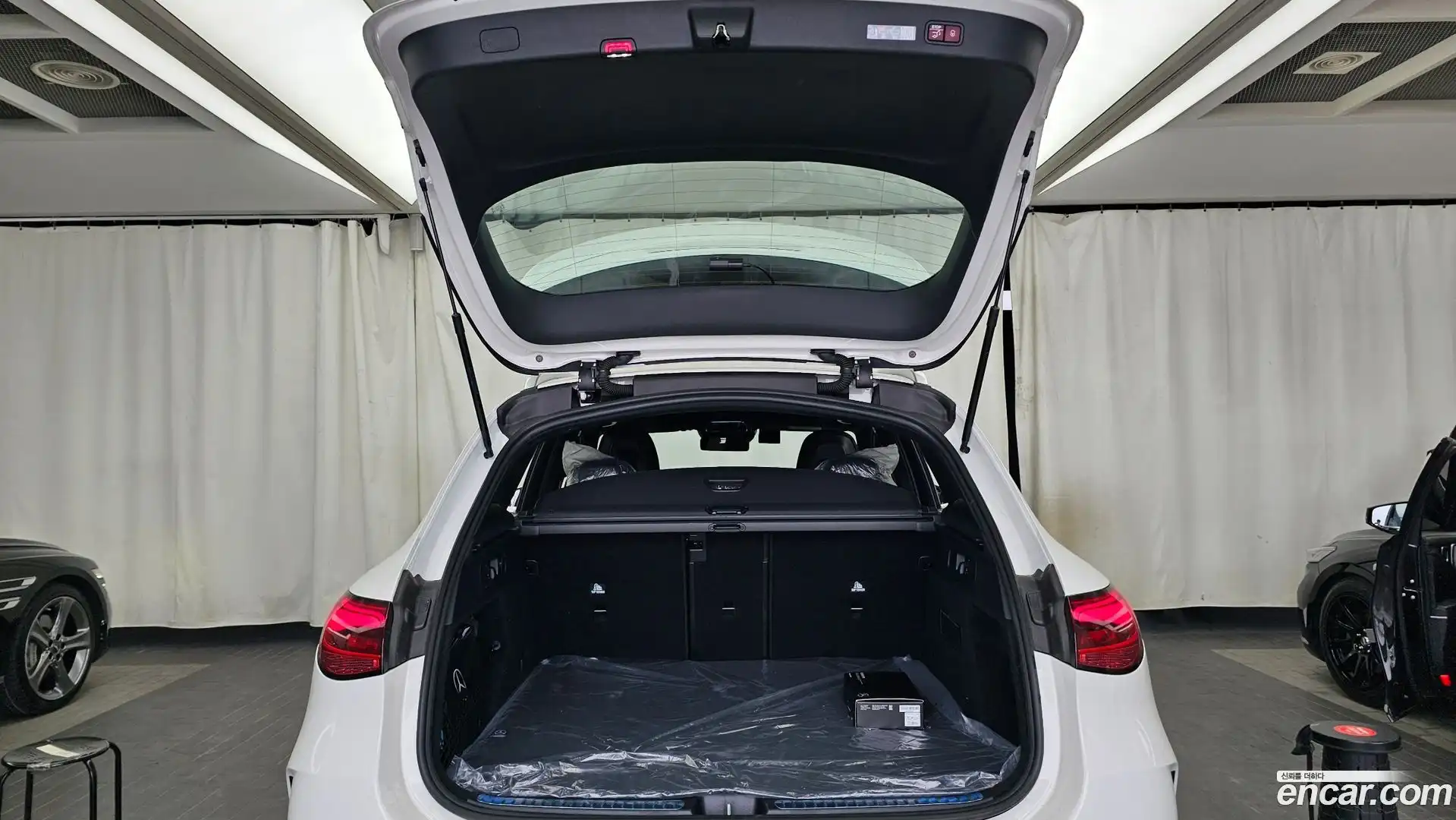 GLC-Class Mercedes-Benz 2025.9-OPTION-024