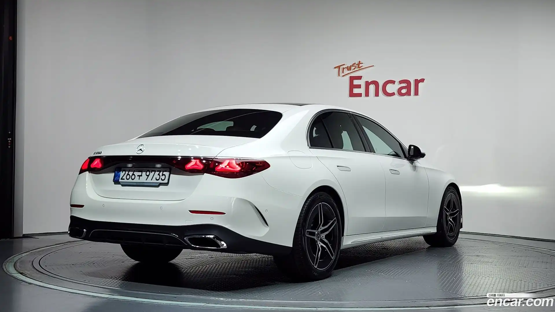E-Class Mercedes-Benz 2025.8-OUTER-002