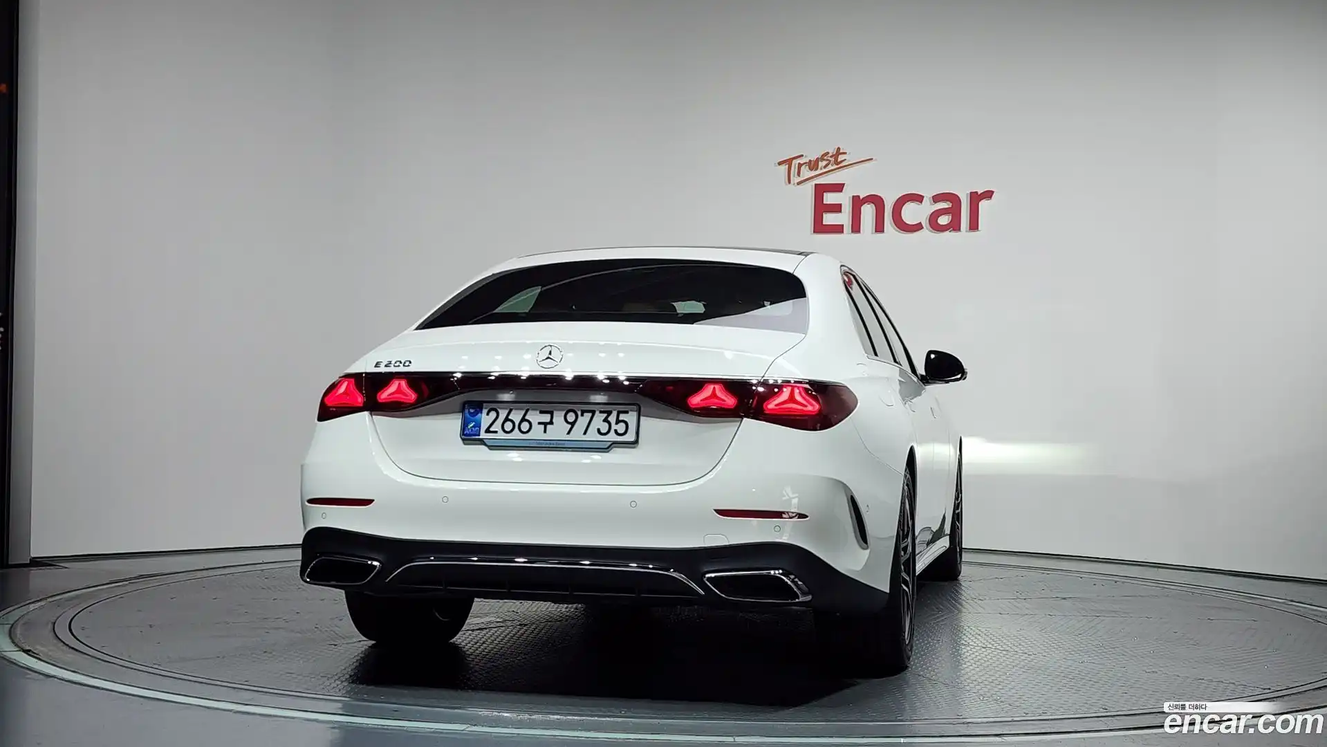 E-Class Mercedes-Benz 2025.8-OUTER-004