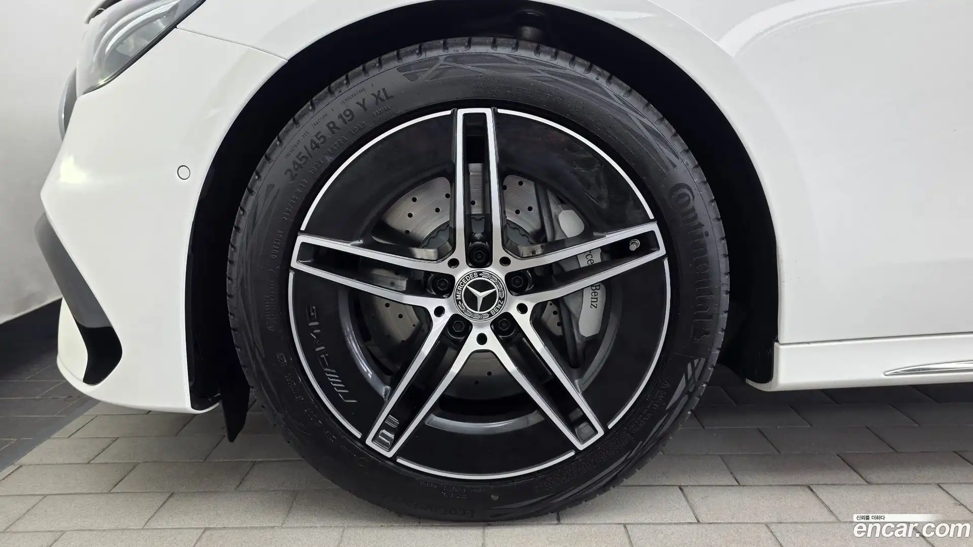 E-Class Mercedes-Benz 2025.8-OUTER-005