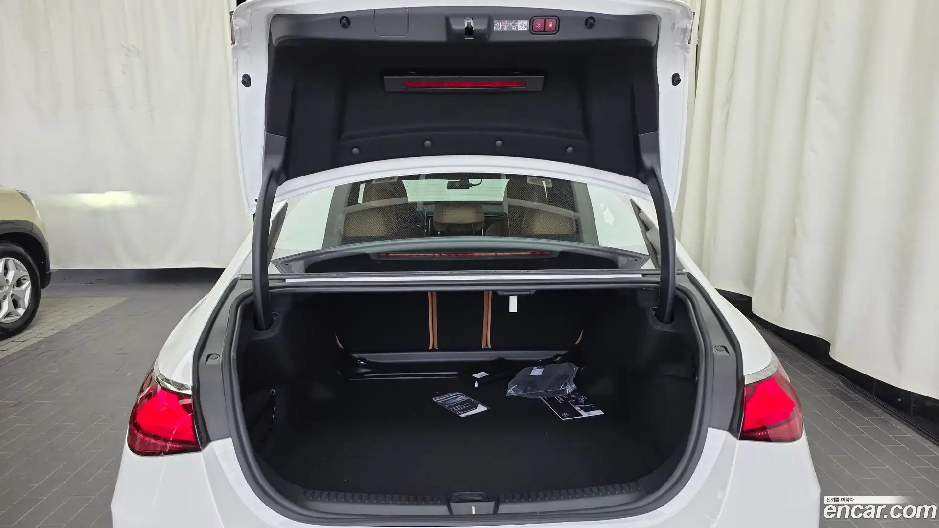 E-Class Mercedes-Benz 2025.8-OPTION-024