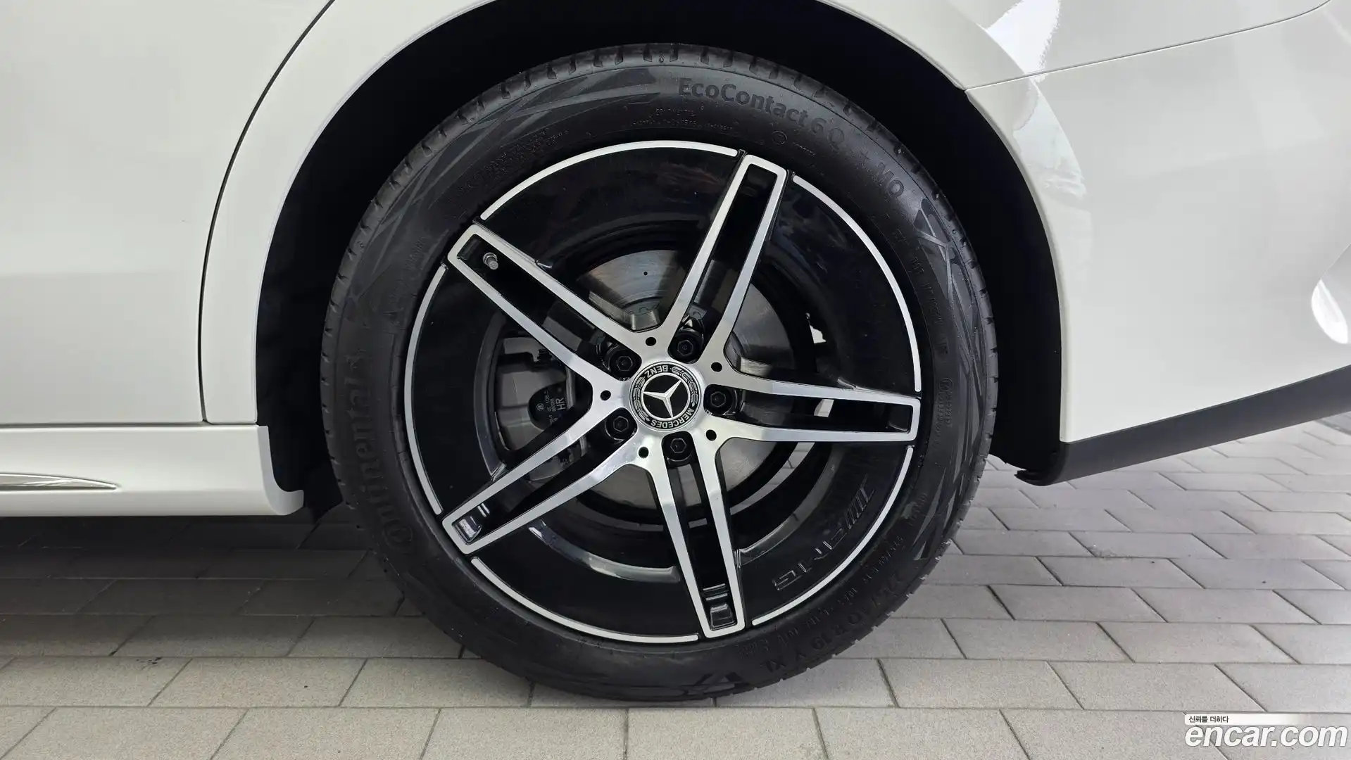 E-Class Mercedes-Benz 2025.8-OUTER-031