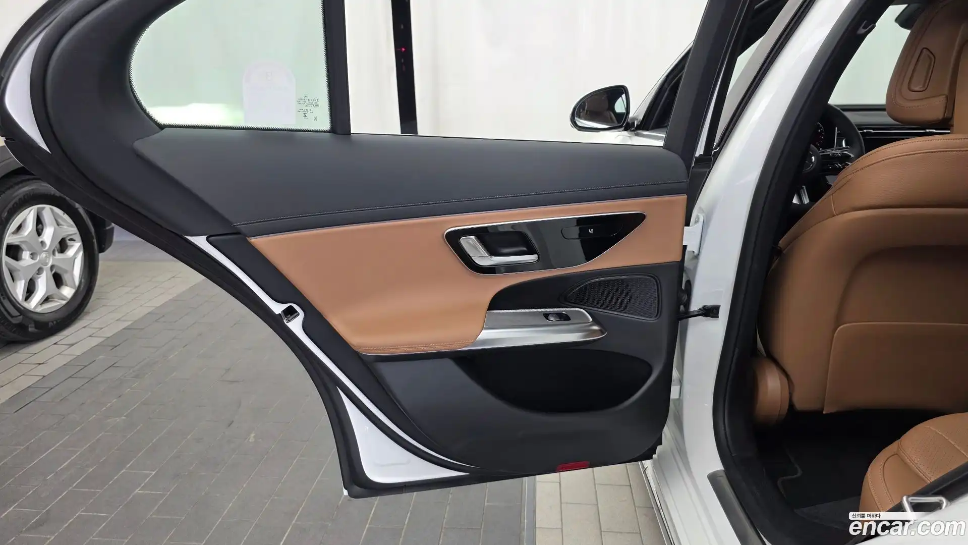 E-Class Mercedes-Benz 2025.8-INNER-035