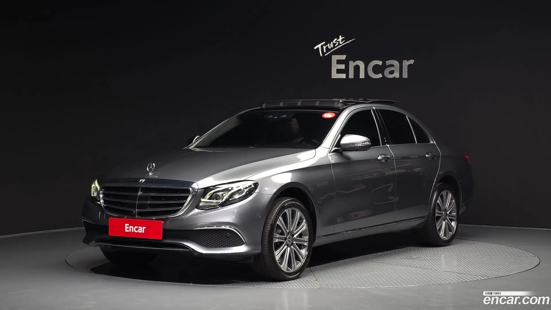 Main__Slider__Photo:E-Class Mercedes-Benz 2020.9-0