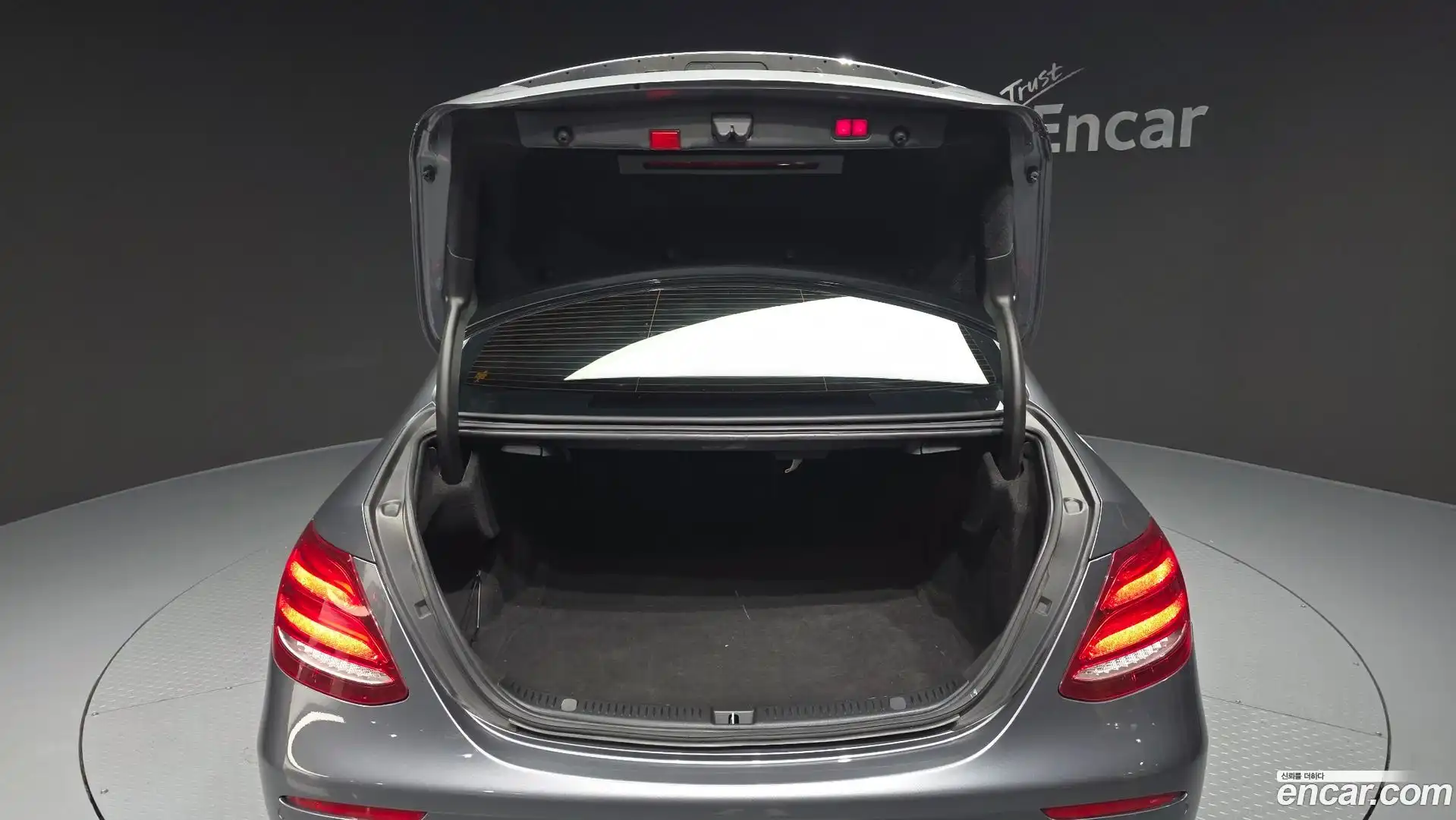 E-Class Mercedes-Benz 2020.9-OPTION-024