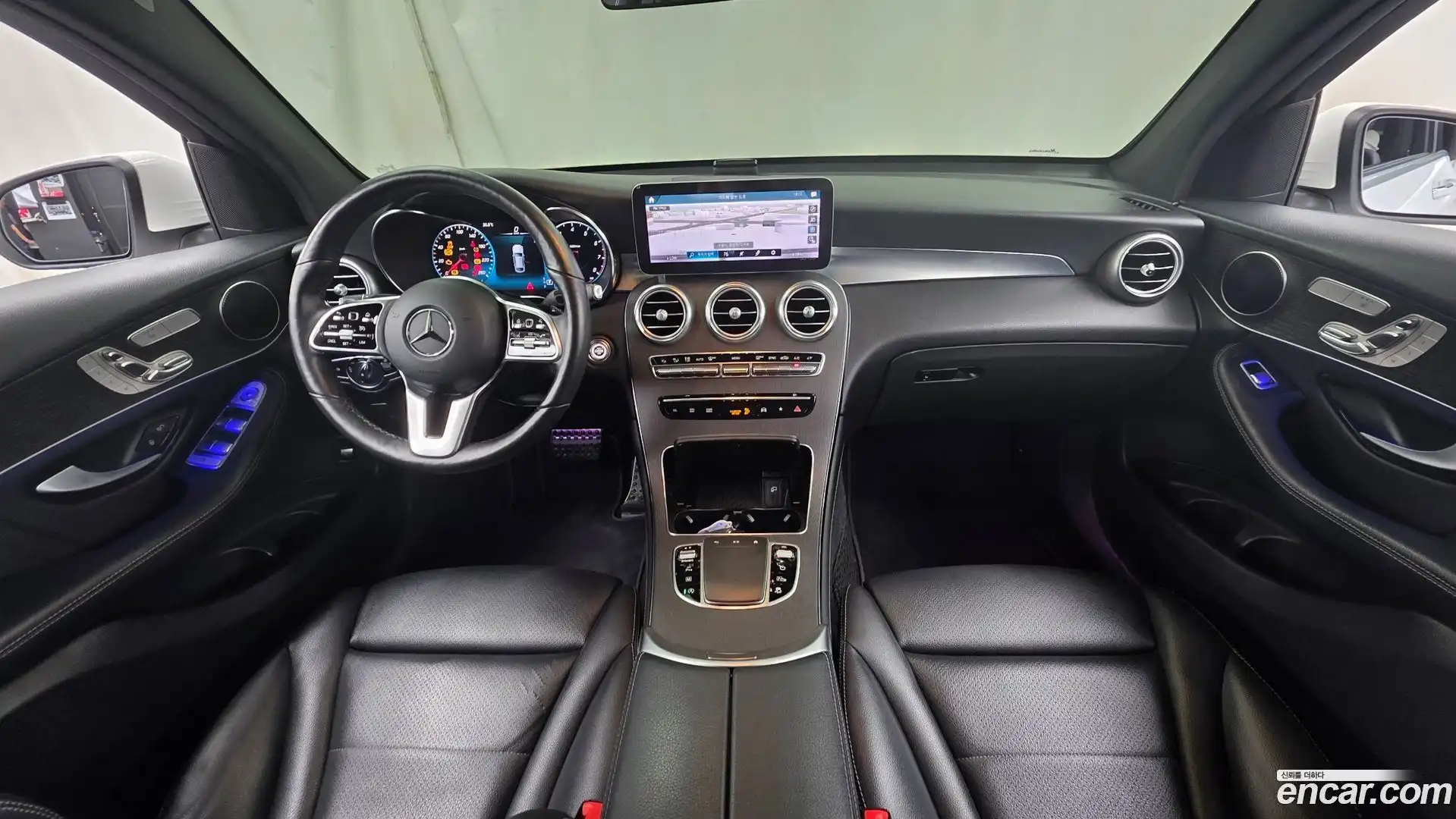GLC-Class Mercedes-Benz 2020.2-INNER-007