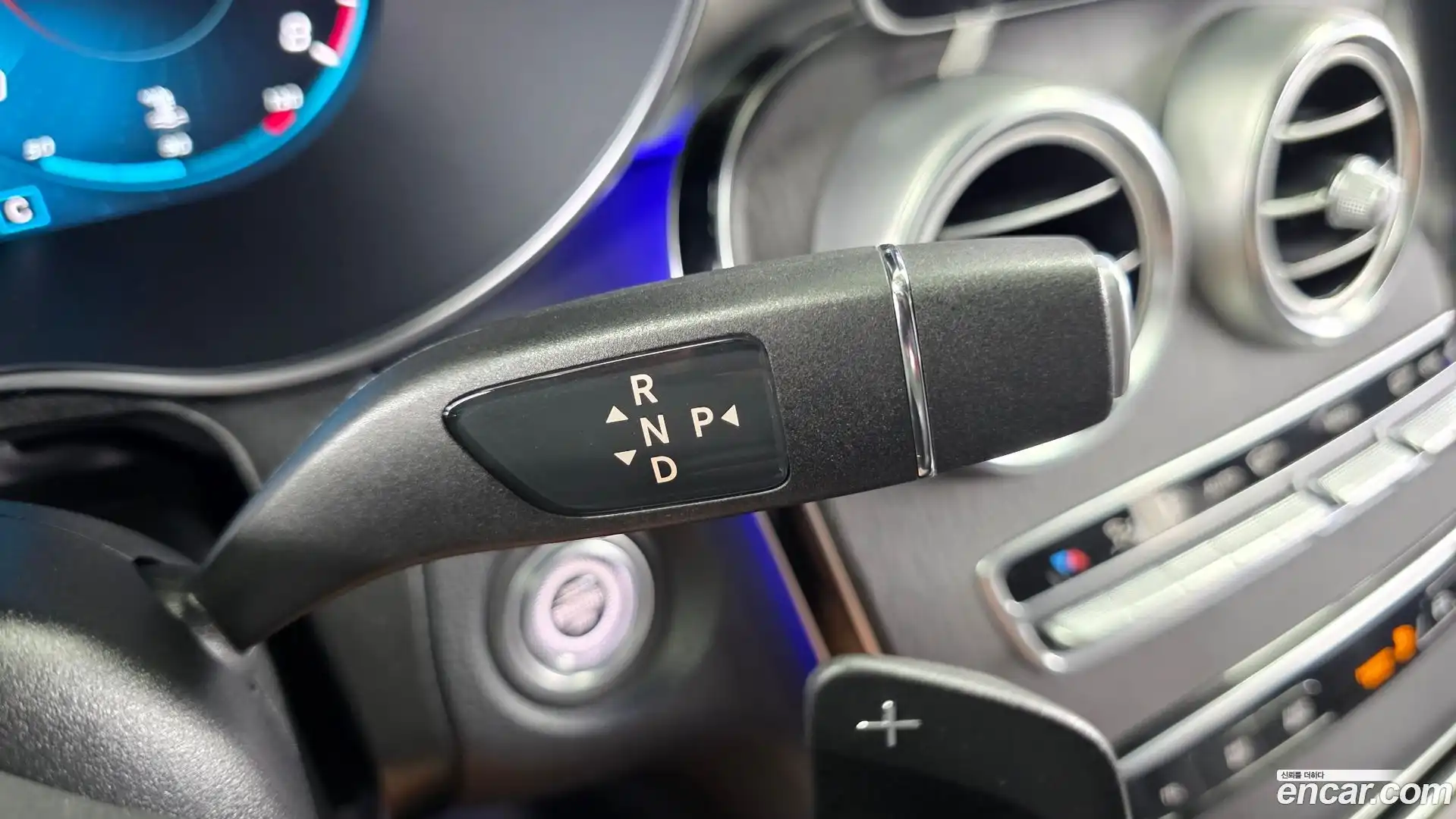 GLC-Class Mercedes-Benz 2020.2-INNER-009