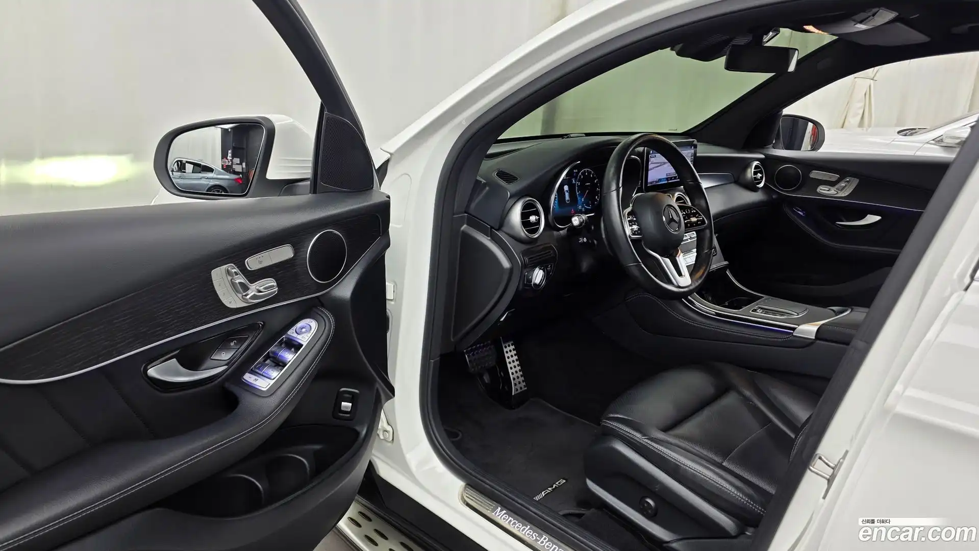GLC-Class Mercedes-Benz 2020.2-INNER-010