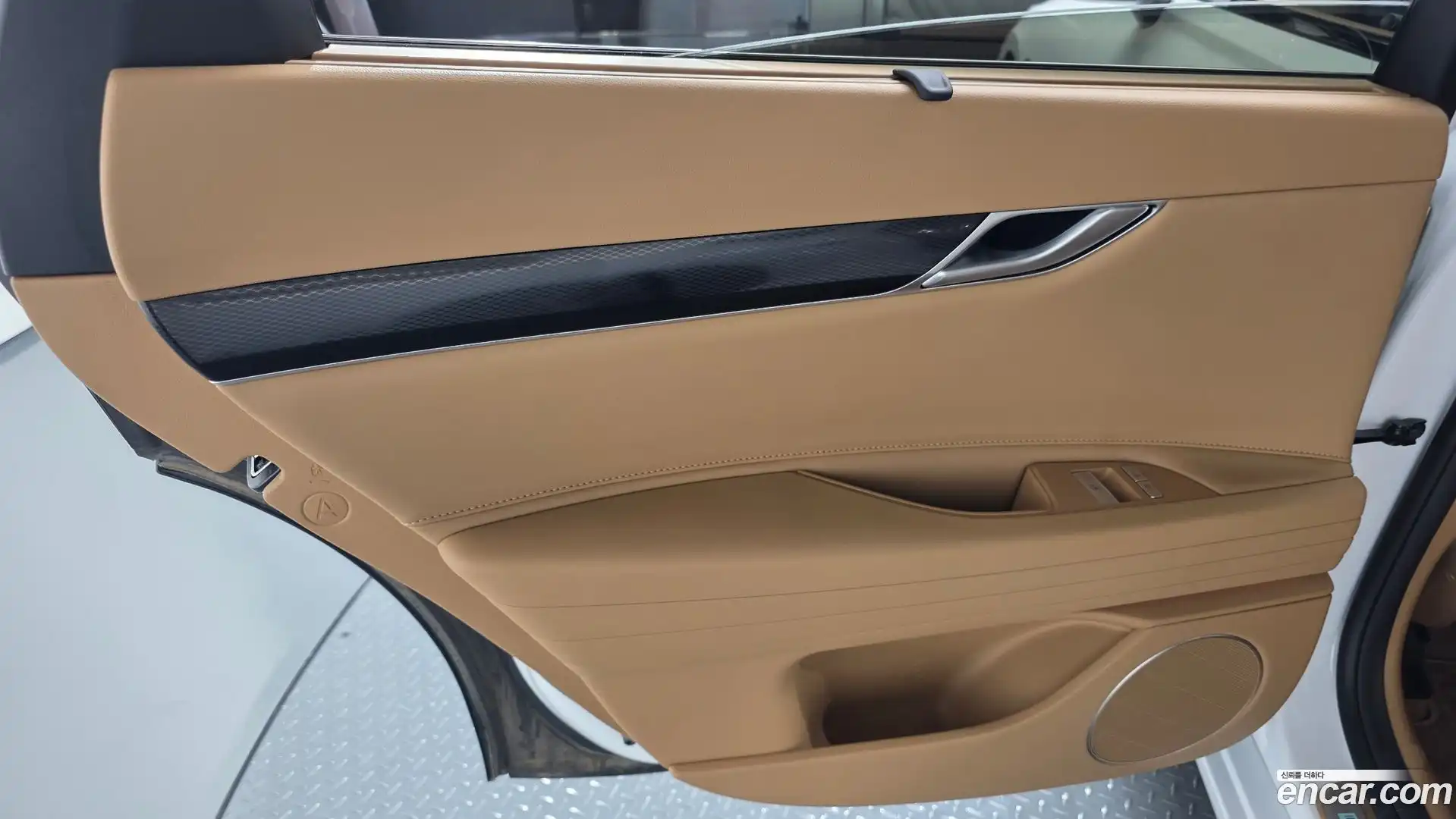G80 Genesis 2025.10-INNER-035
