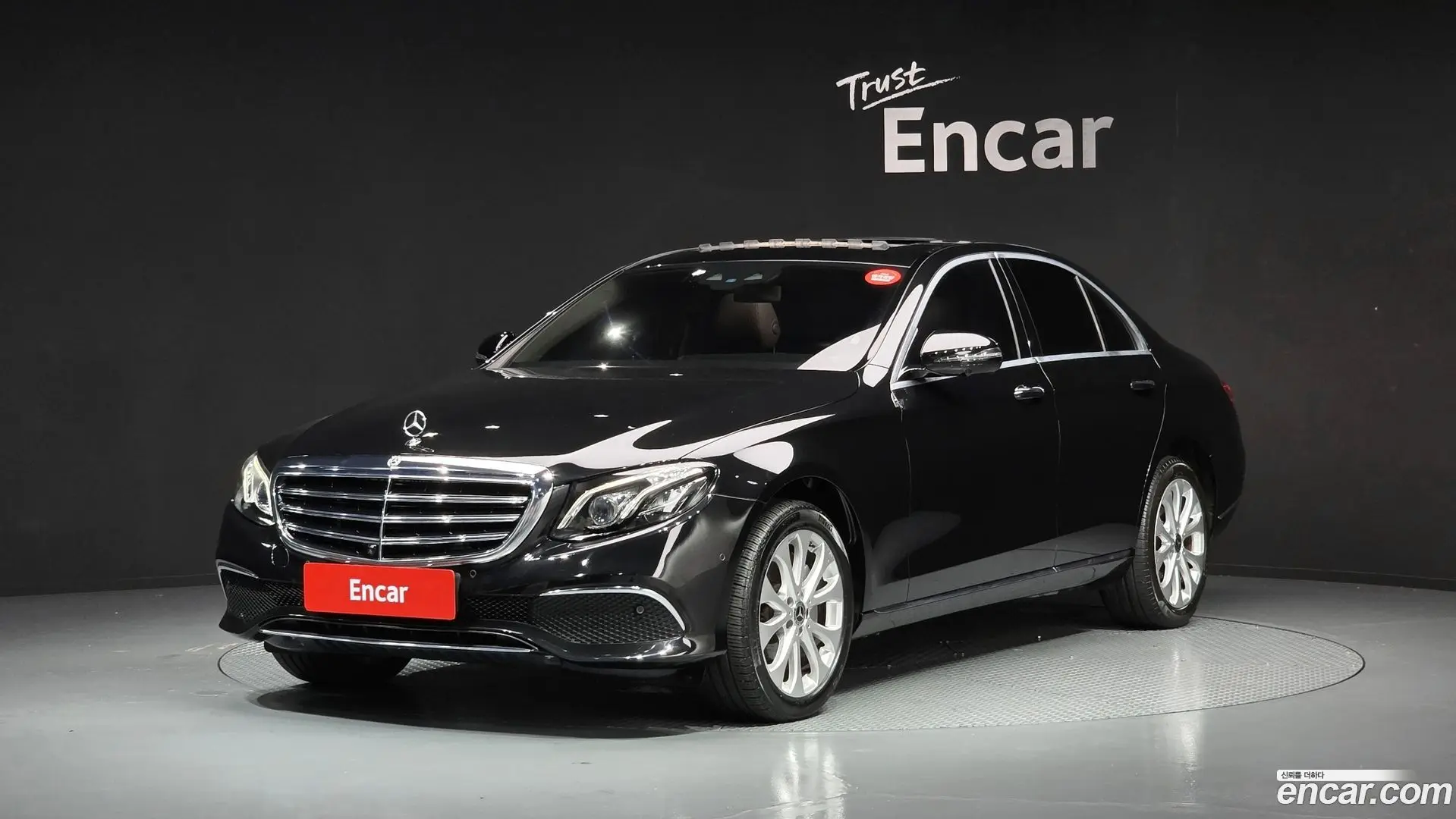 Main__Slider__Photo:E-Class Mercedes-Benz 2018.10-0