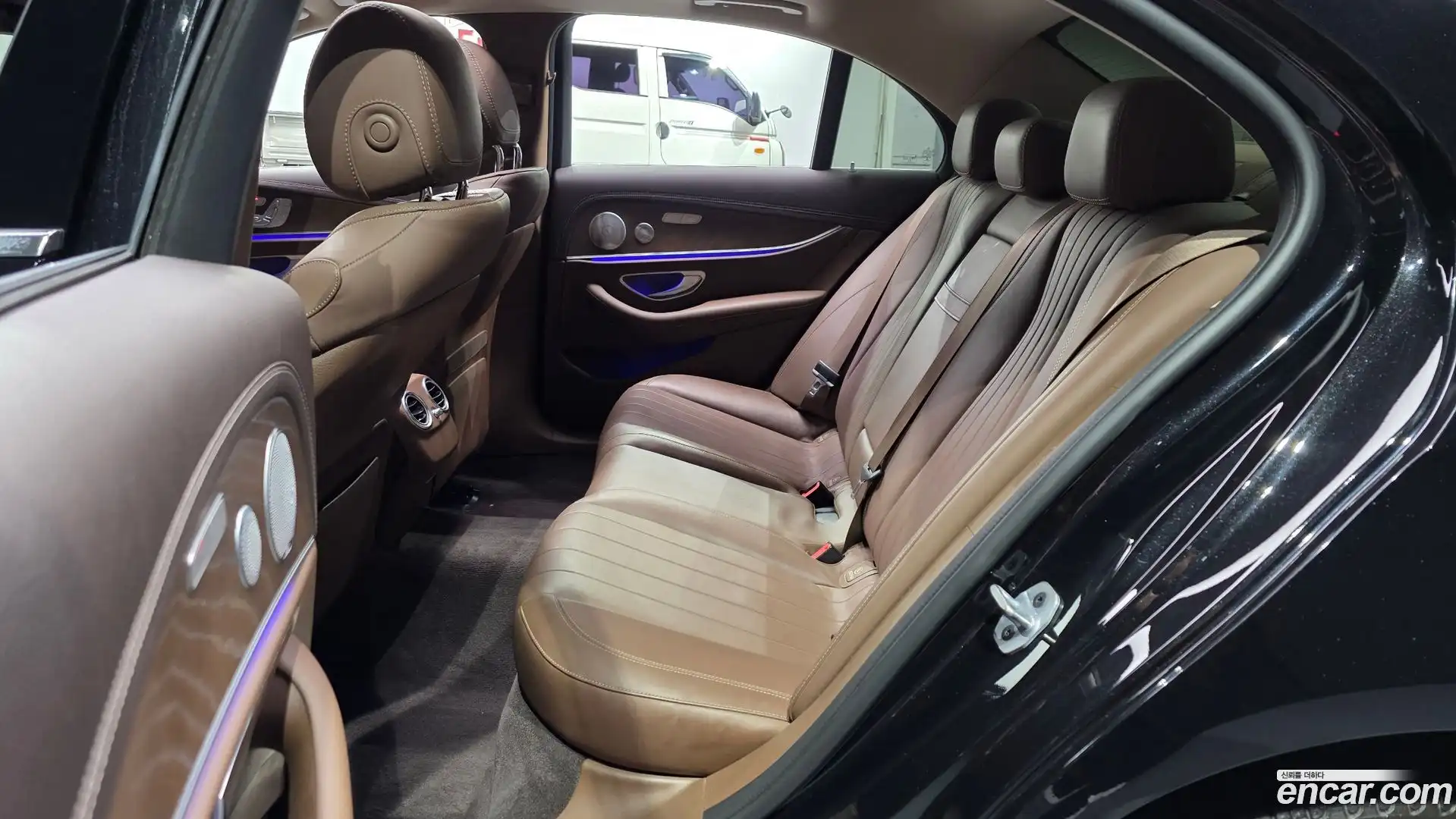 E-Class Mercedes-Benz 2018.10-OPTION-015