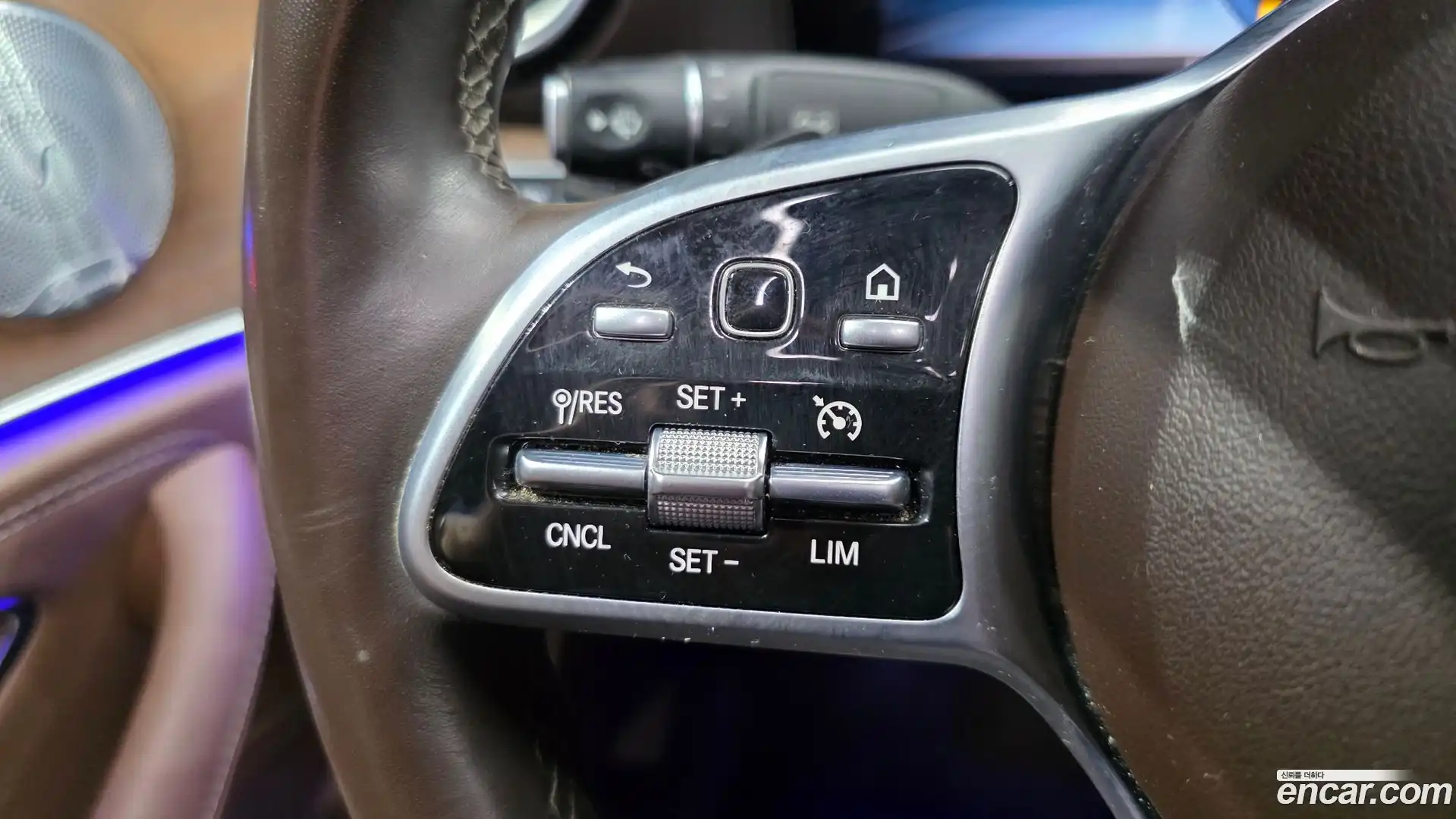 E-Class Mercedes-Benz 2018.10-OPTION-018
