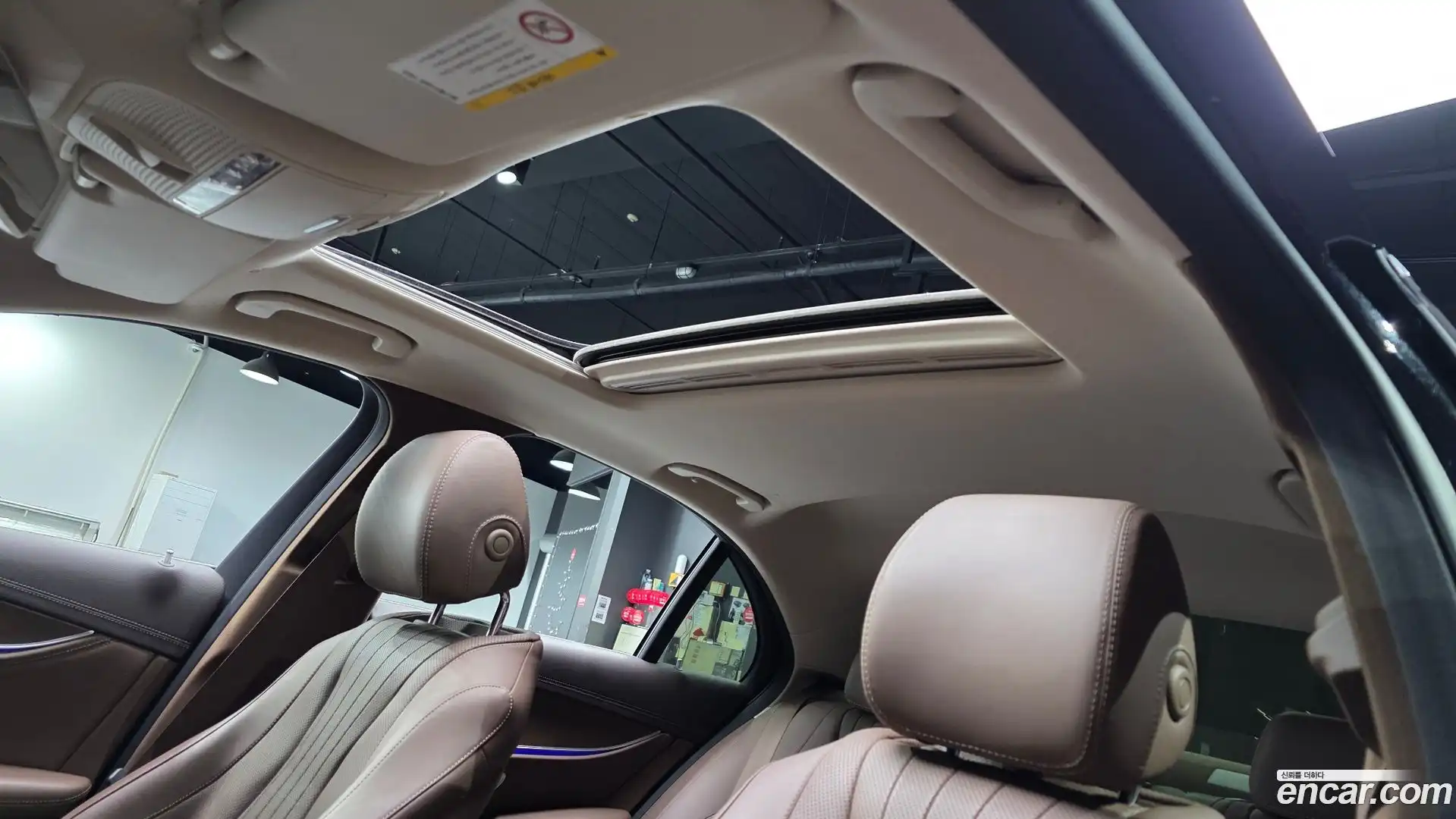 E-Class Mercedes-Benz 2018.10-OPTION-024