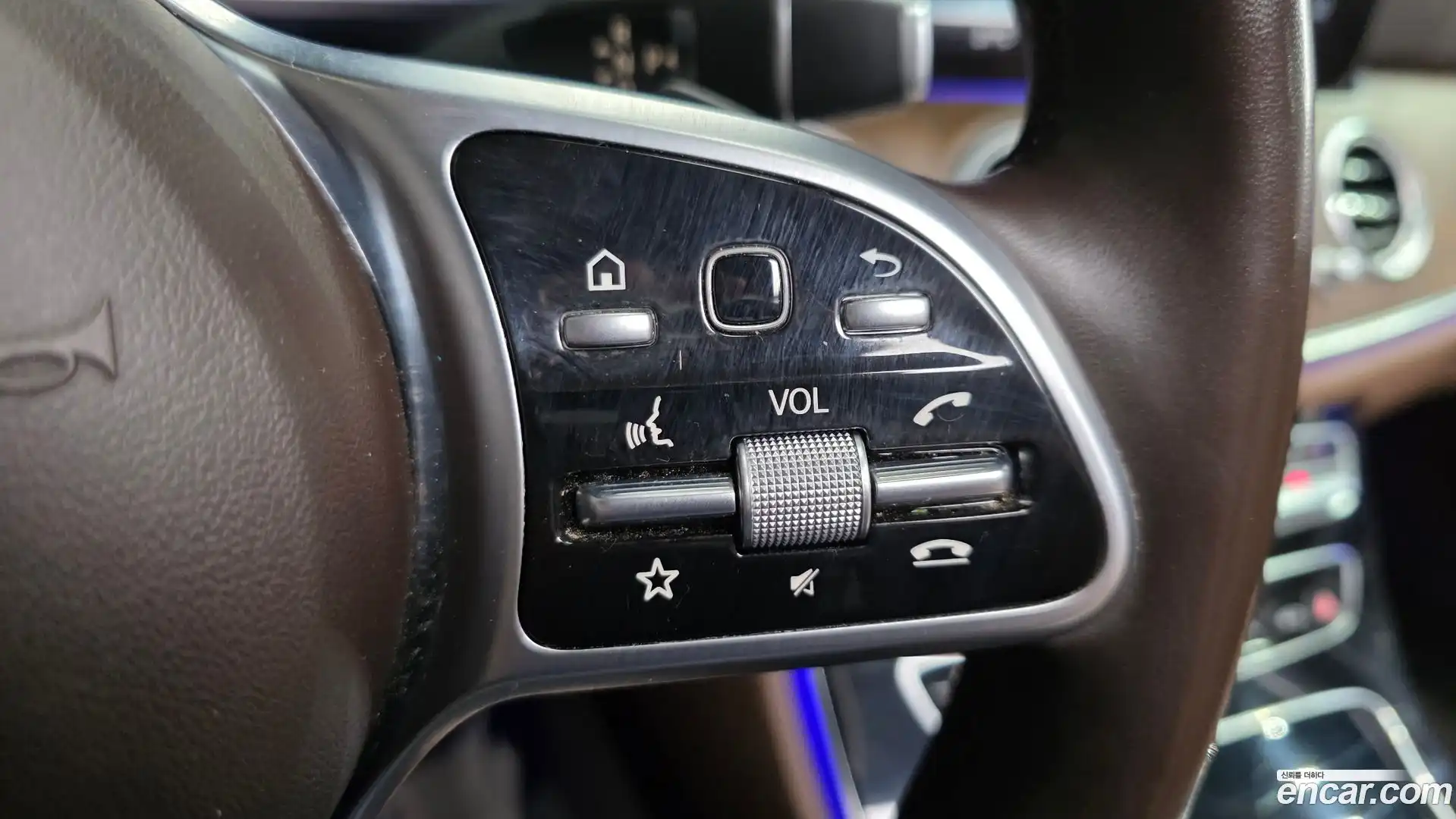 E-Class Mercedes-Benz 2018.10-OPTION-043