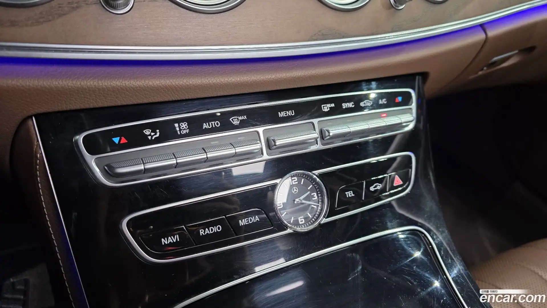 E-Class Mercedes-Benz 2018.10-OPTION-044