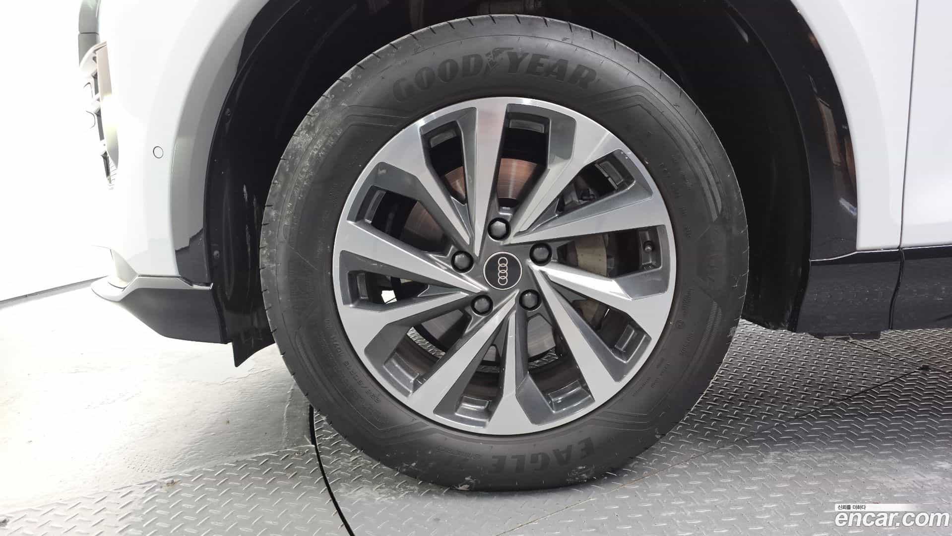 Q6 e-tron Audi 2025.8-OUTER-005