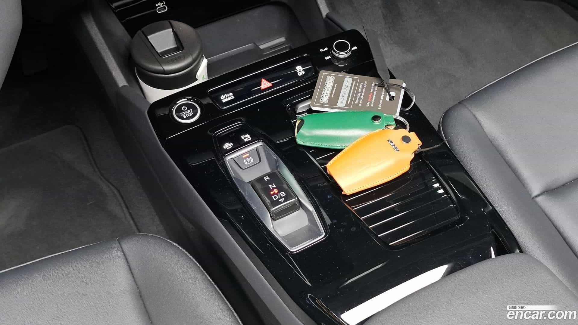 Q6 e-tron Audi 2025.8-INNER-009