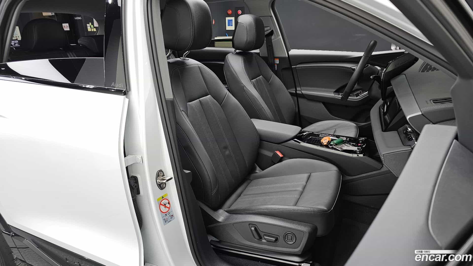 Q6 e-tron Audi 2025.8-INNER-036