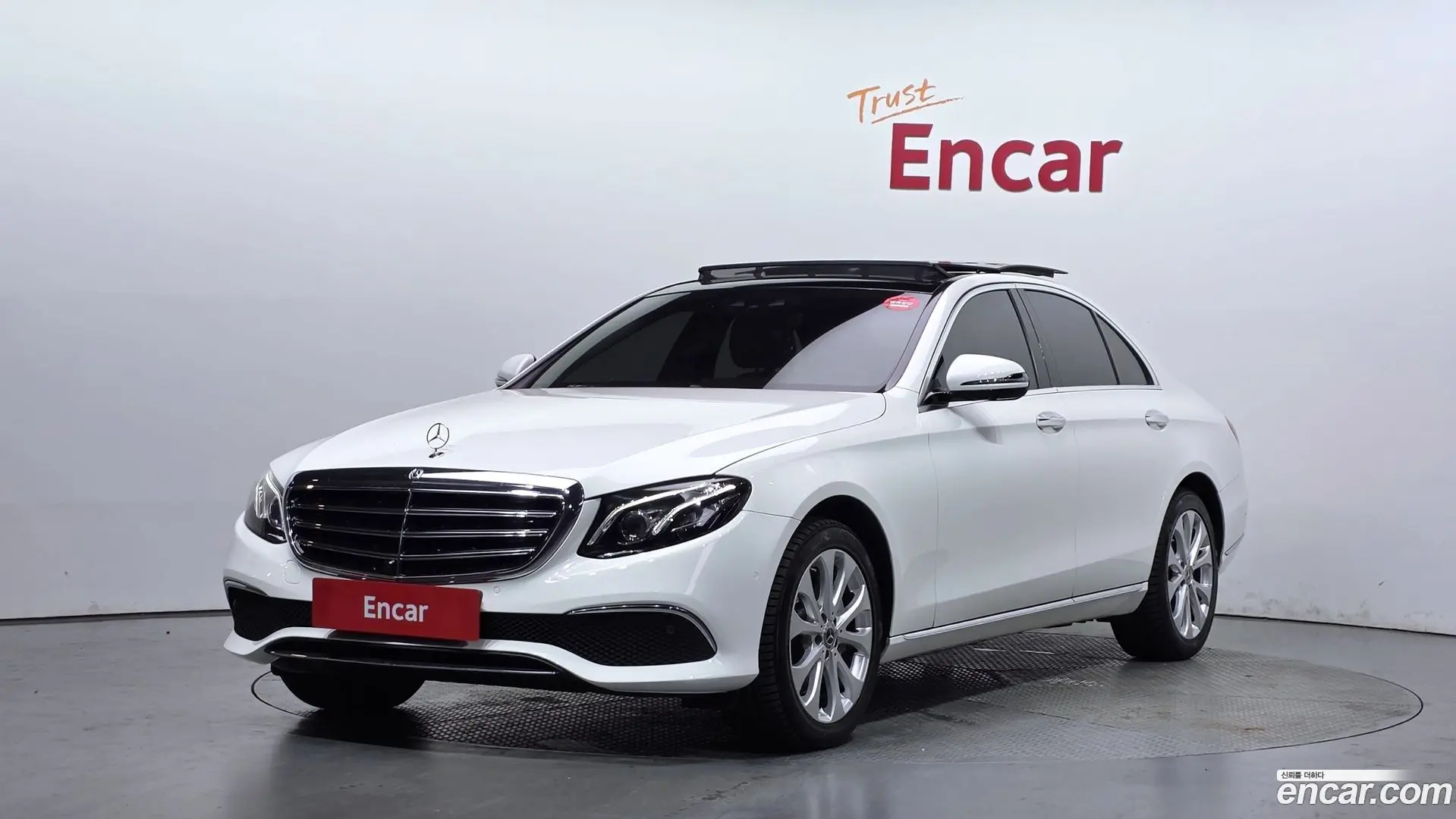 Main__Slider__Photo:E-Class Mercedes-Benz 2019.3-0