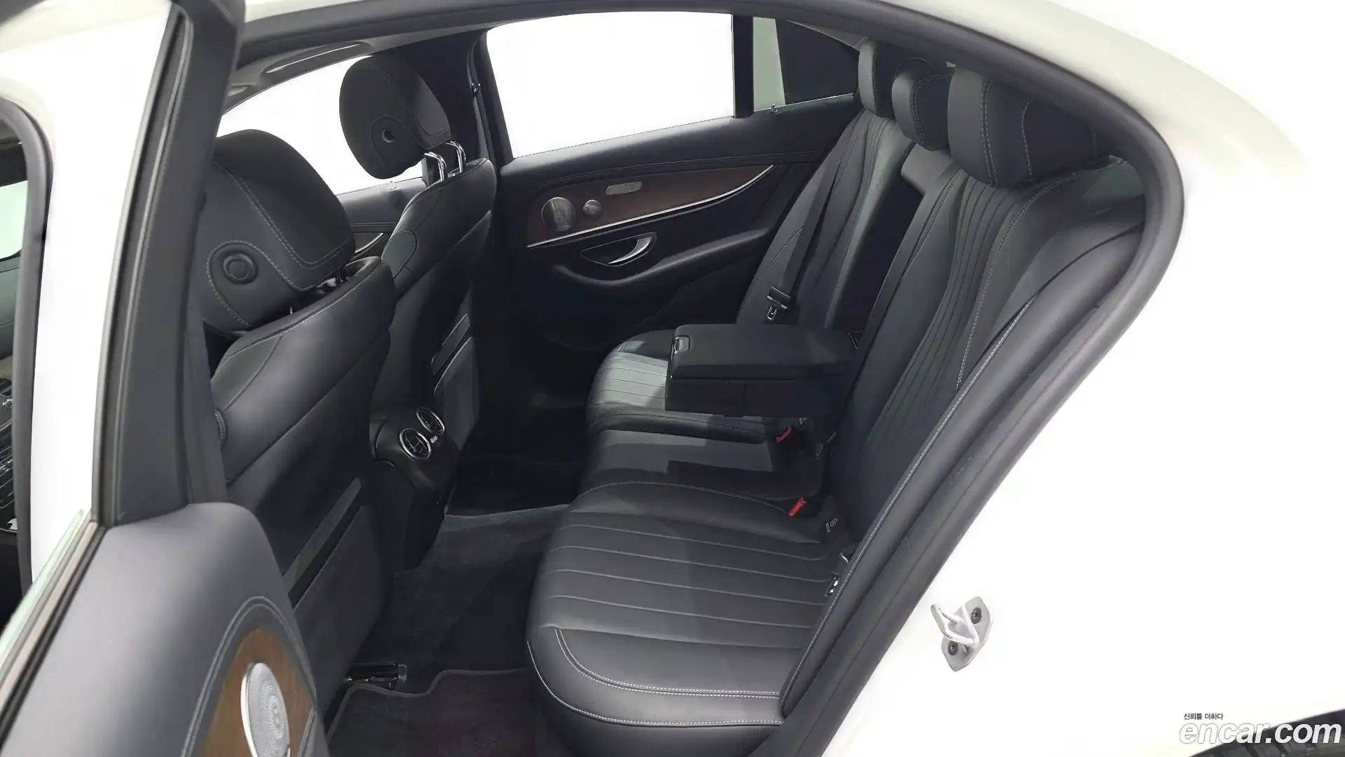 E-Class Mercedes-Benz 2019.3-OPTION-016