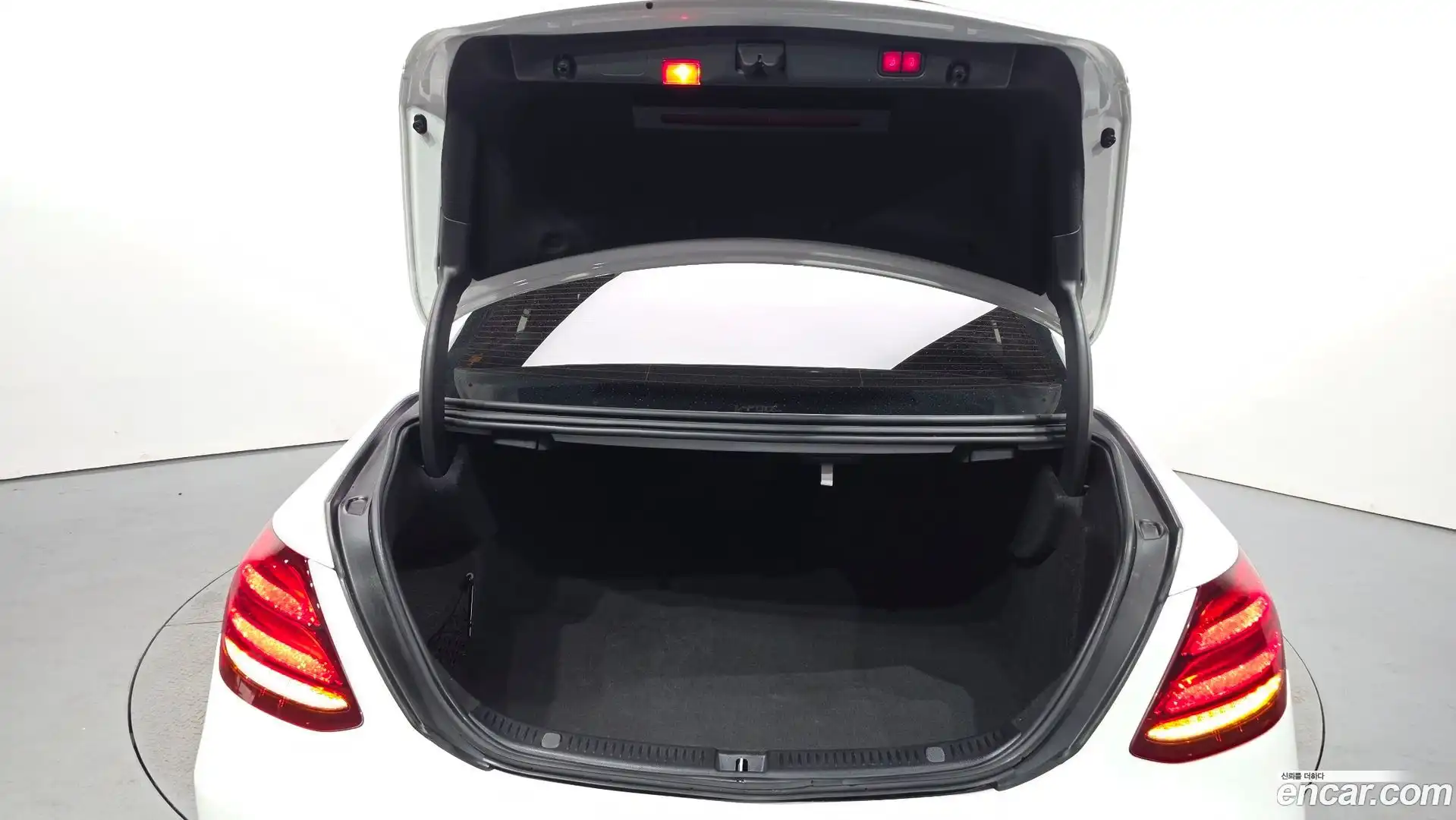 E-Class Mercedes-Benz 2019.3-OPTION-021