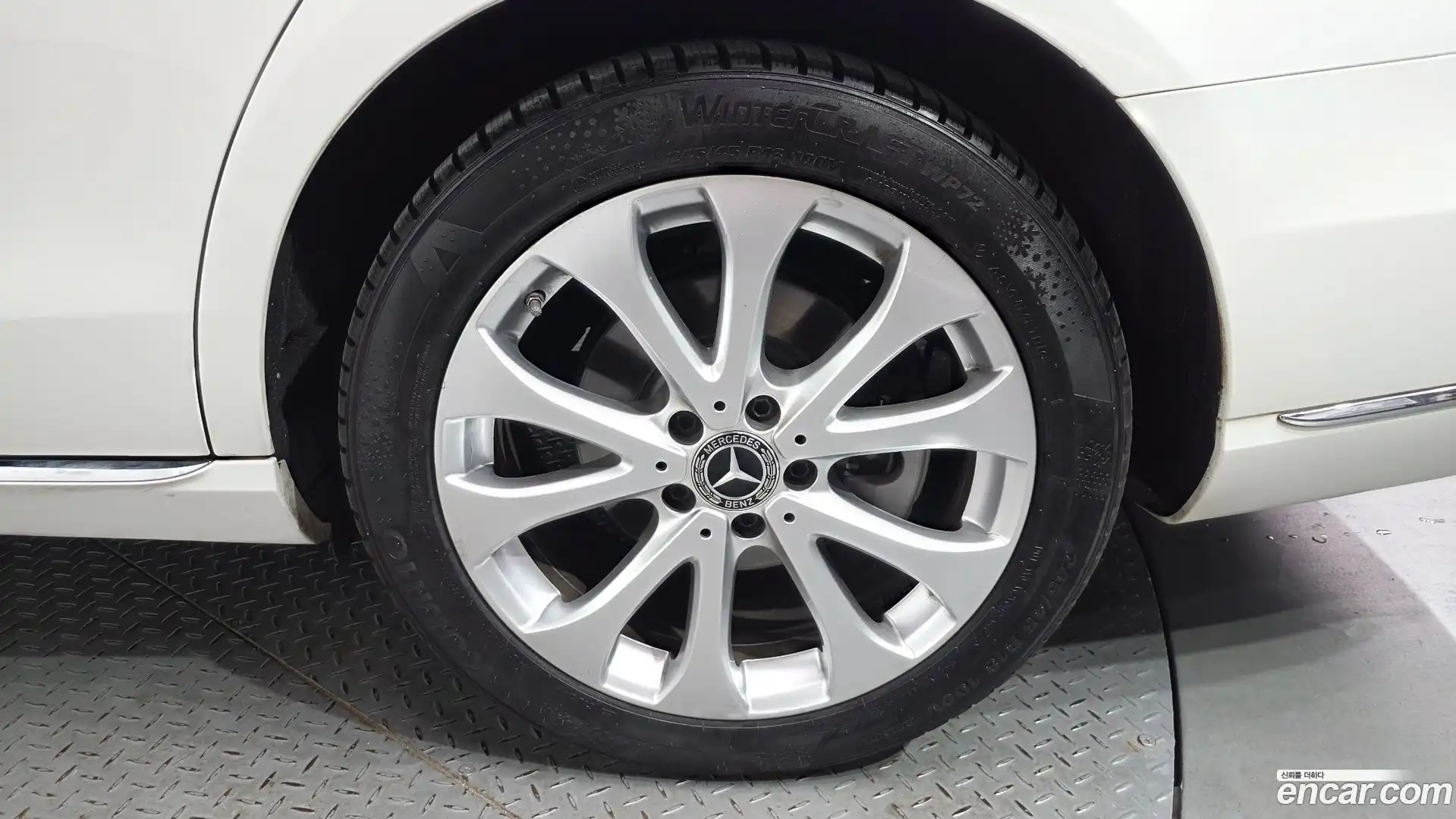 E-Class Mercedes-Benz 2019.3-OUTER-031
